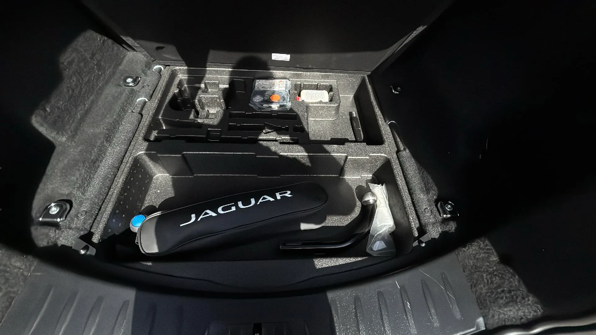 Jaguar E-Pace 2.0D 4WD - foto 18