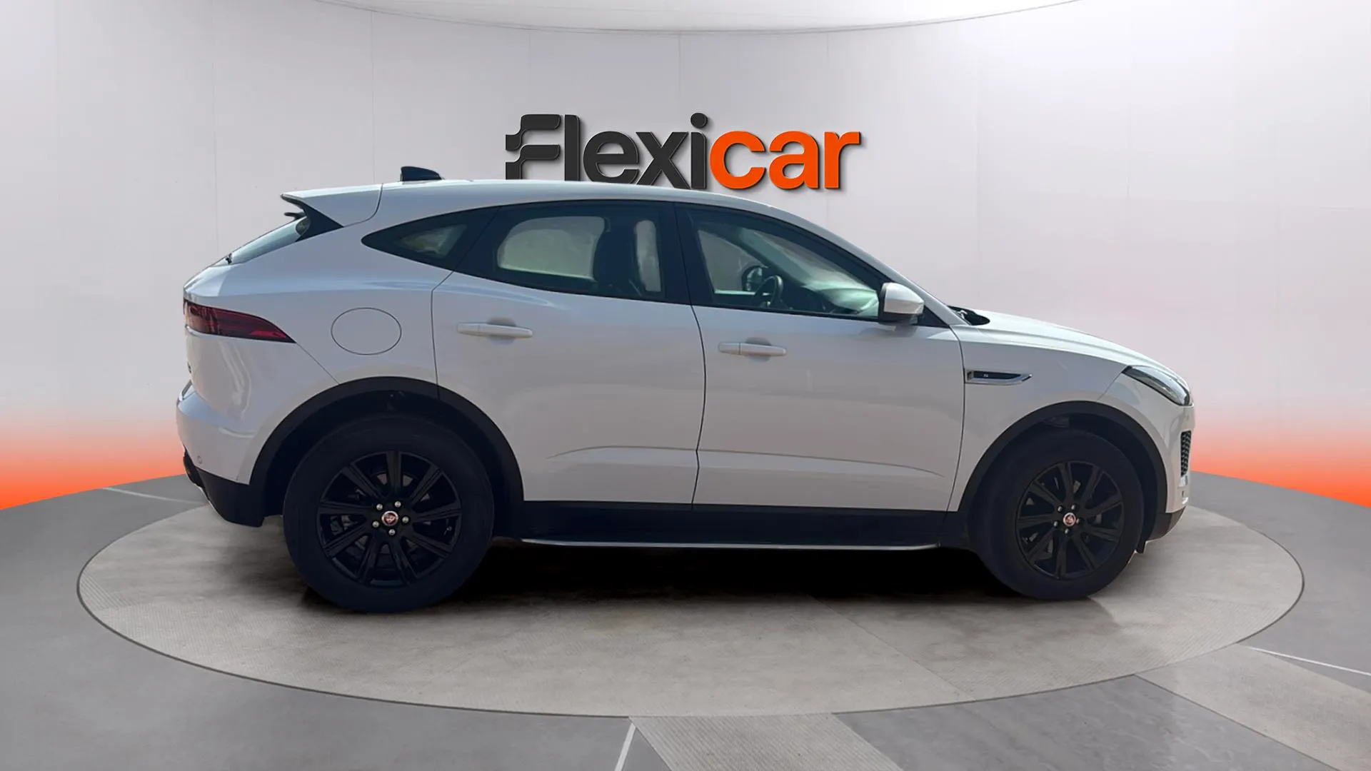 Jaguar E-Pace 2.0D 4WD - foto 8