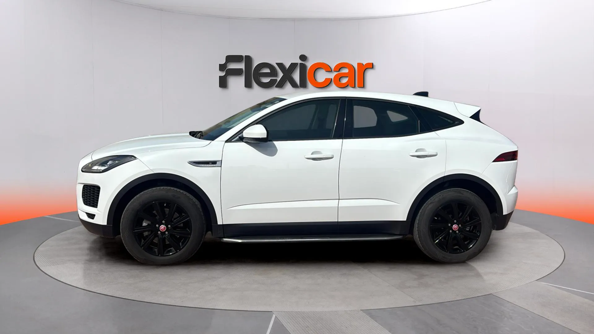 Jaguar E-Pace 2.0D 4WD - foto 4