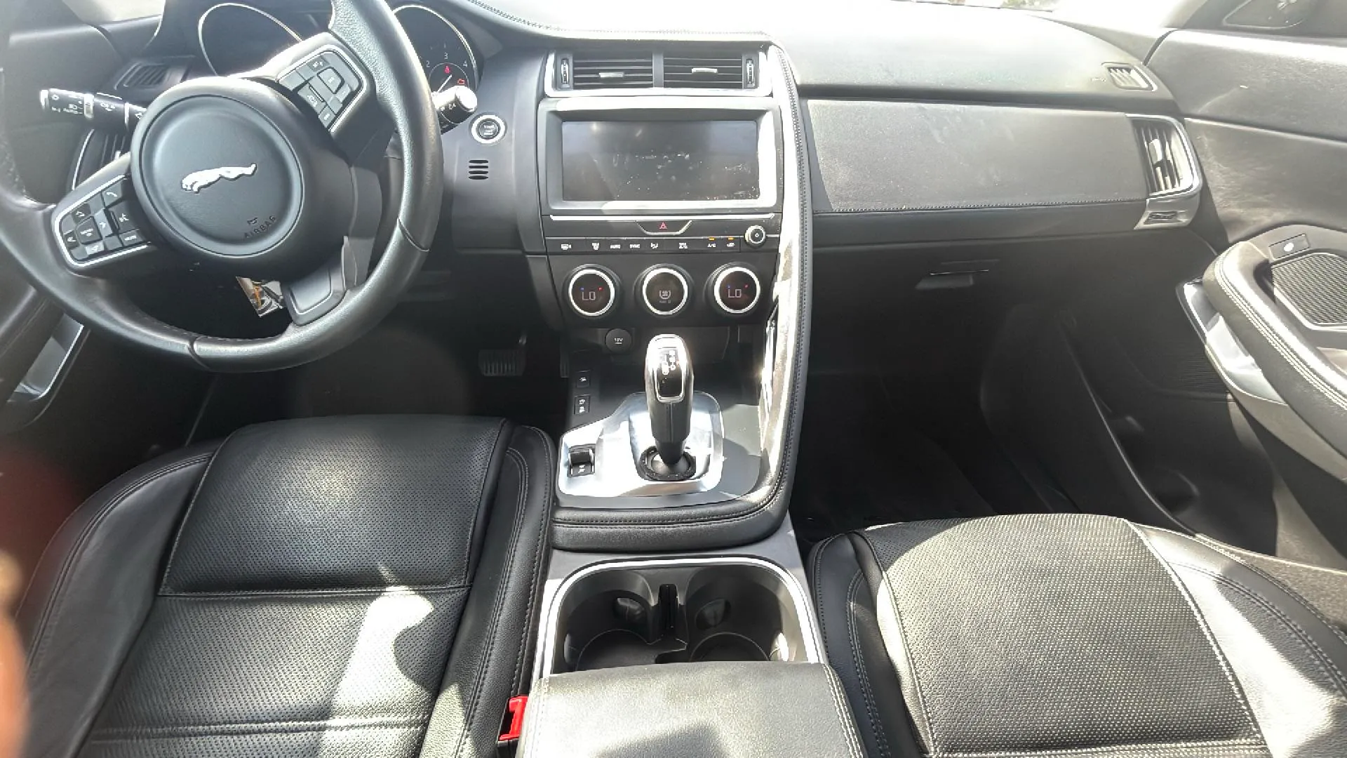 Jaguar E-Pace 2.0D 4WD - foto 9