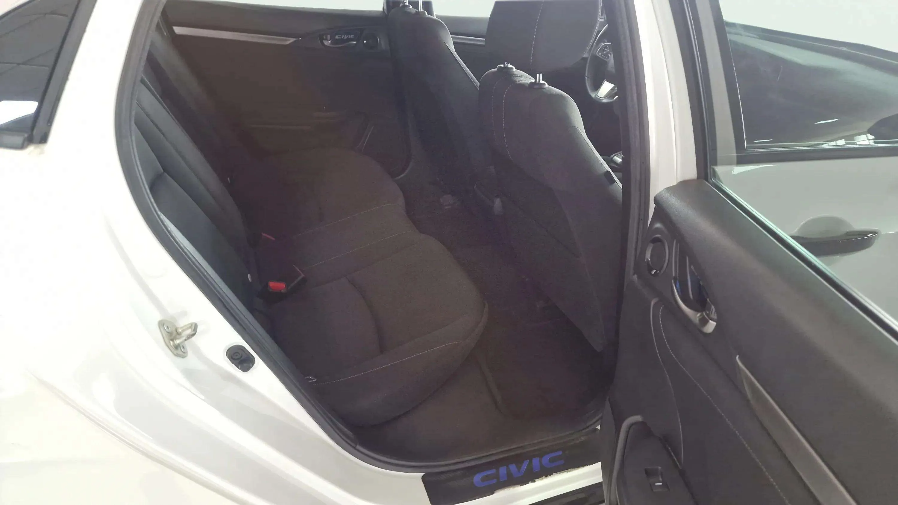 Honda Civic 1.0 I-VTEC Turbo Comfort - foto 24