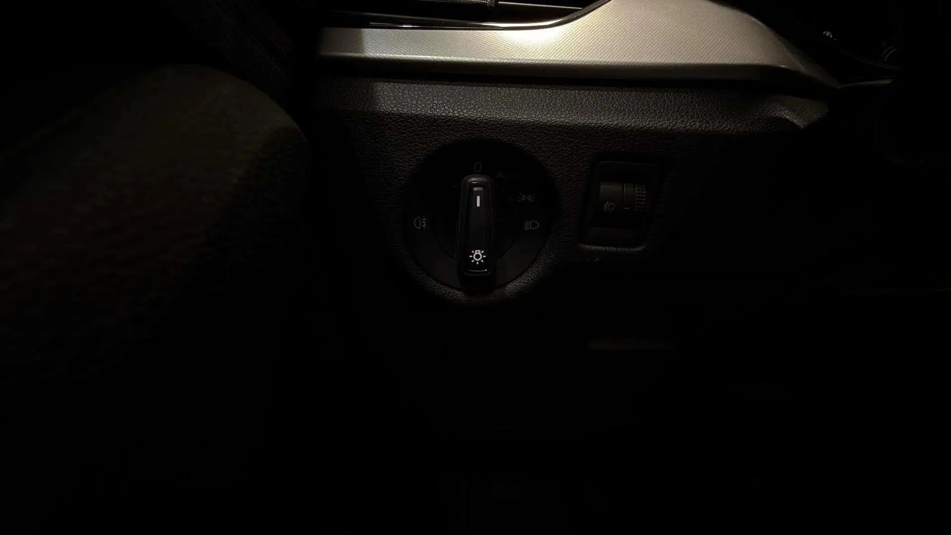Škoda Kamiq 1.0 TSI Ambition - foto 19
