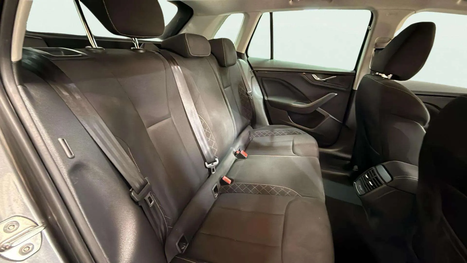 Škoda Kamiq 1.0 TSI Ambition - foto 22