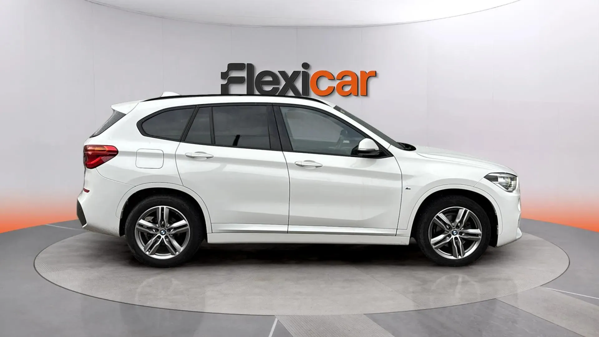BMW X1 sDrive18i - foto 6