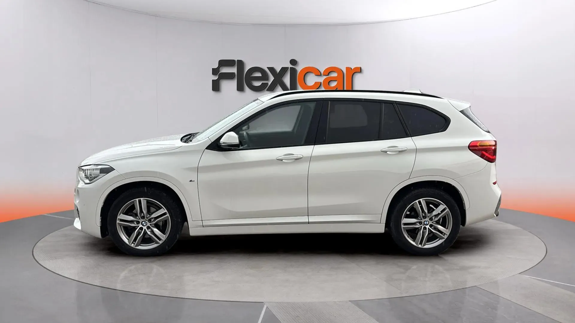 BMW X1 sDrive18i - foto 5