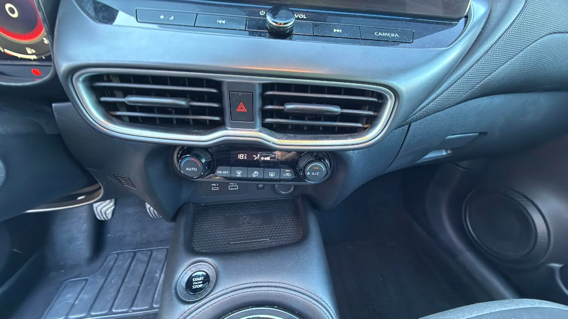 Nissan Juke DIG-T 6M/T N-Connecta - foto 20