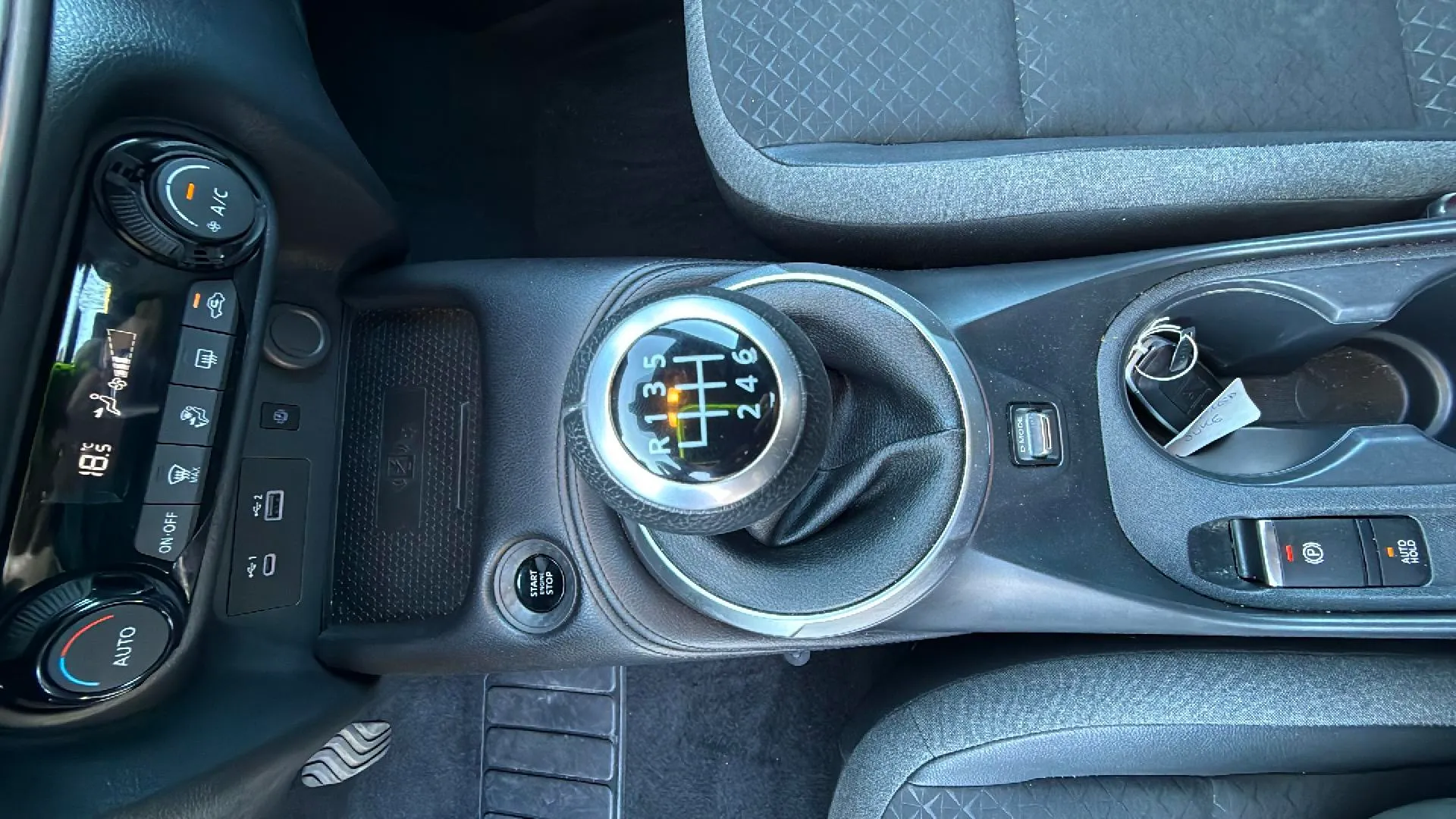 Nissan Juke DIG-T 6M/T N-Connecta - foto 22