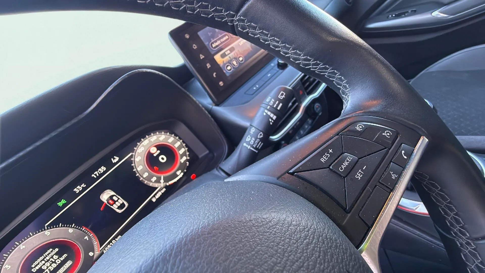Nissan Juke DIG-T 6M/T N-Connecta - foto 16