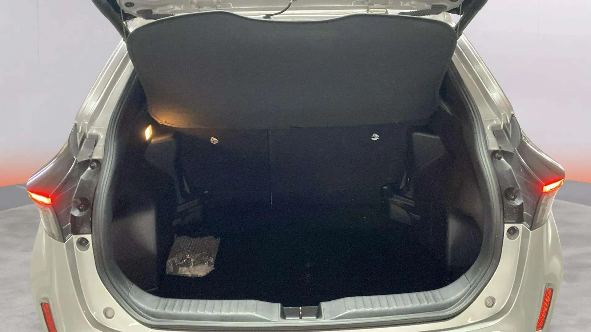 Toyota Yaris Cross 1.5 120H Active Tech - foto 27