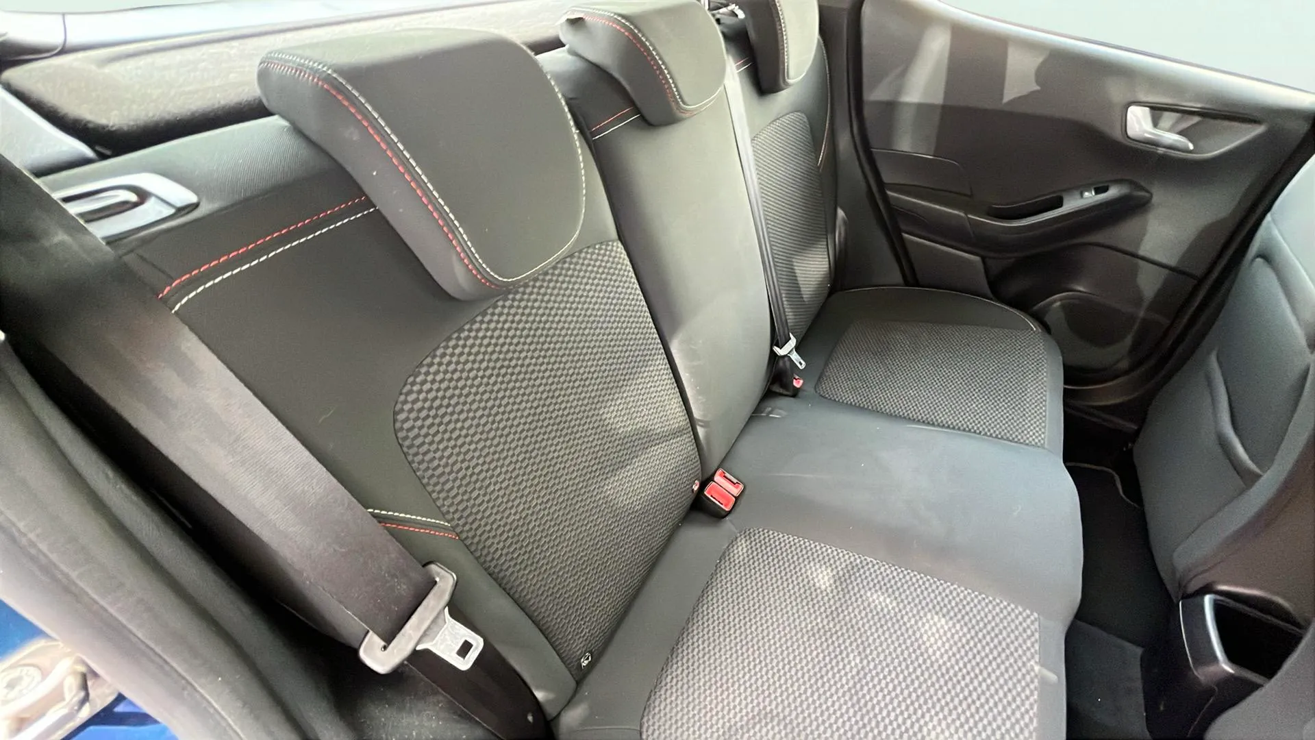 Ford Fiesta 1.0 EcoBoost ST-Line - foto 24