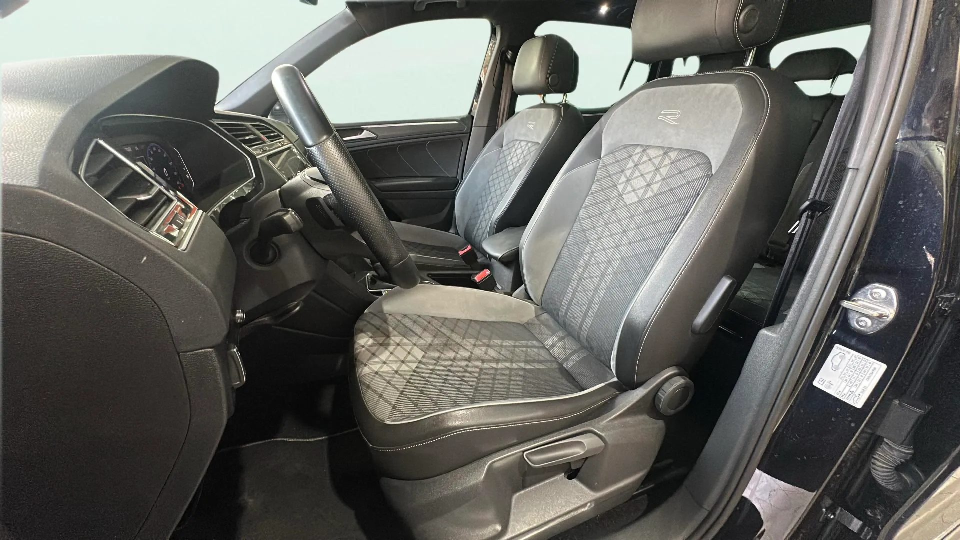Volkswagen Tiguan R-Line 2.0 TDI DSG - foto 22