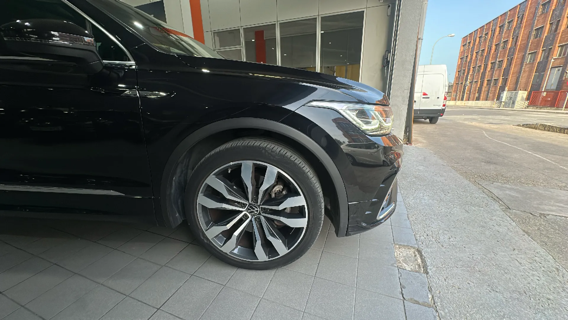 Volkswagen Tiguan R-Line 2.0 TDI DSG - foto 17