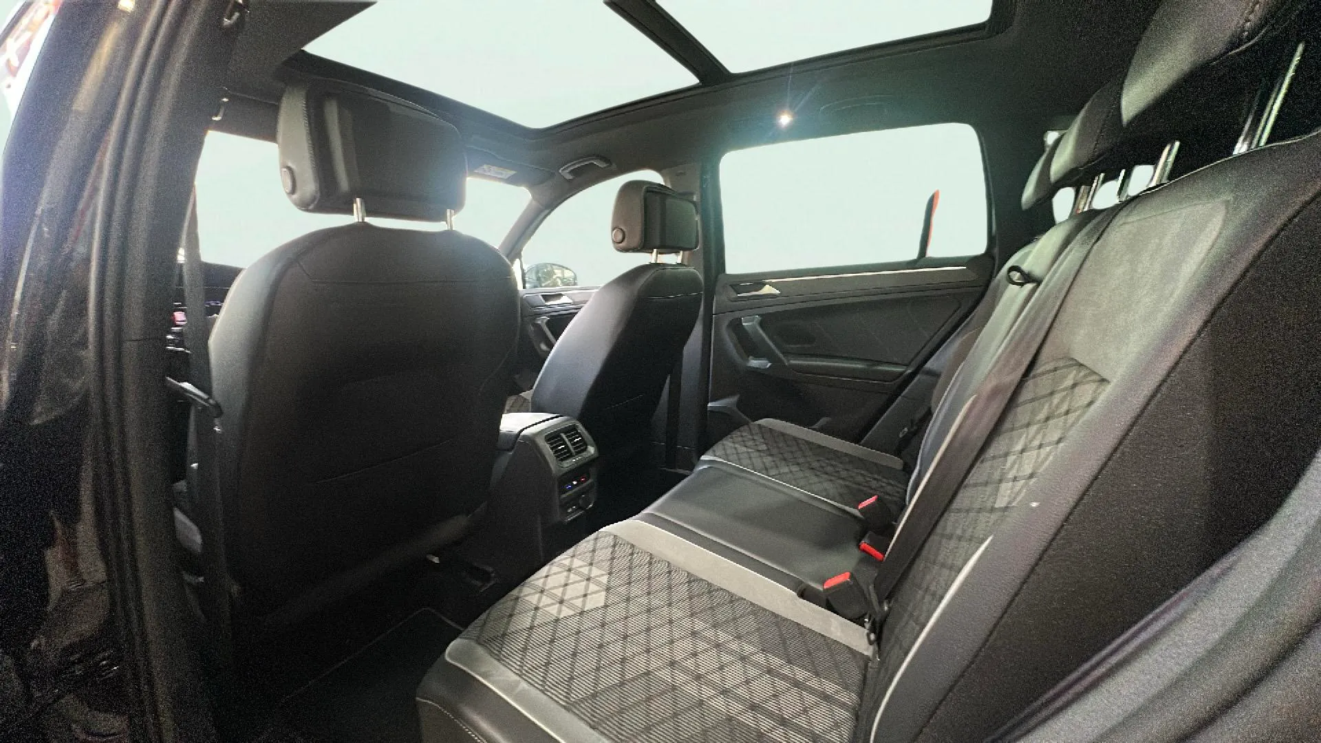 Volkswagen Tiguan R-Line 2.0 TDI DSG - foto 19