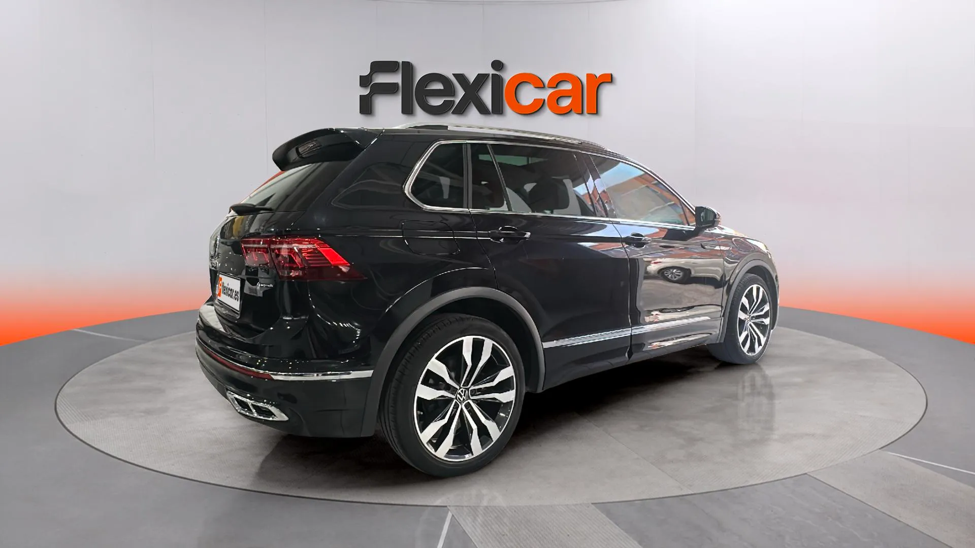Volkswagen Tiguan R-Line 2.0 TDI DSG - foto 8