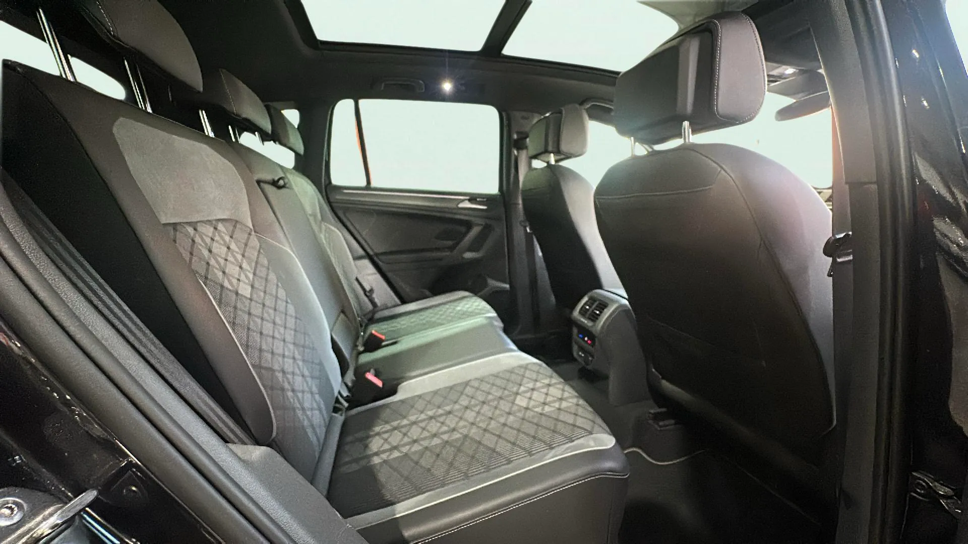 Volkswagen Tiguan R-Line 2.0 TDI DSG - foto 13