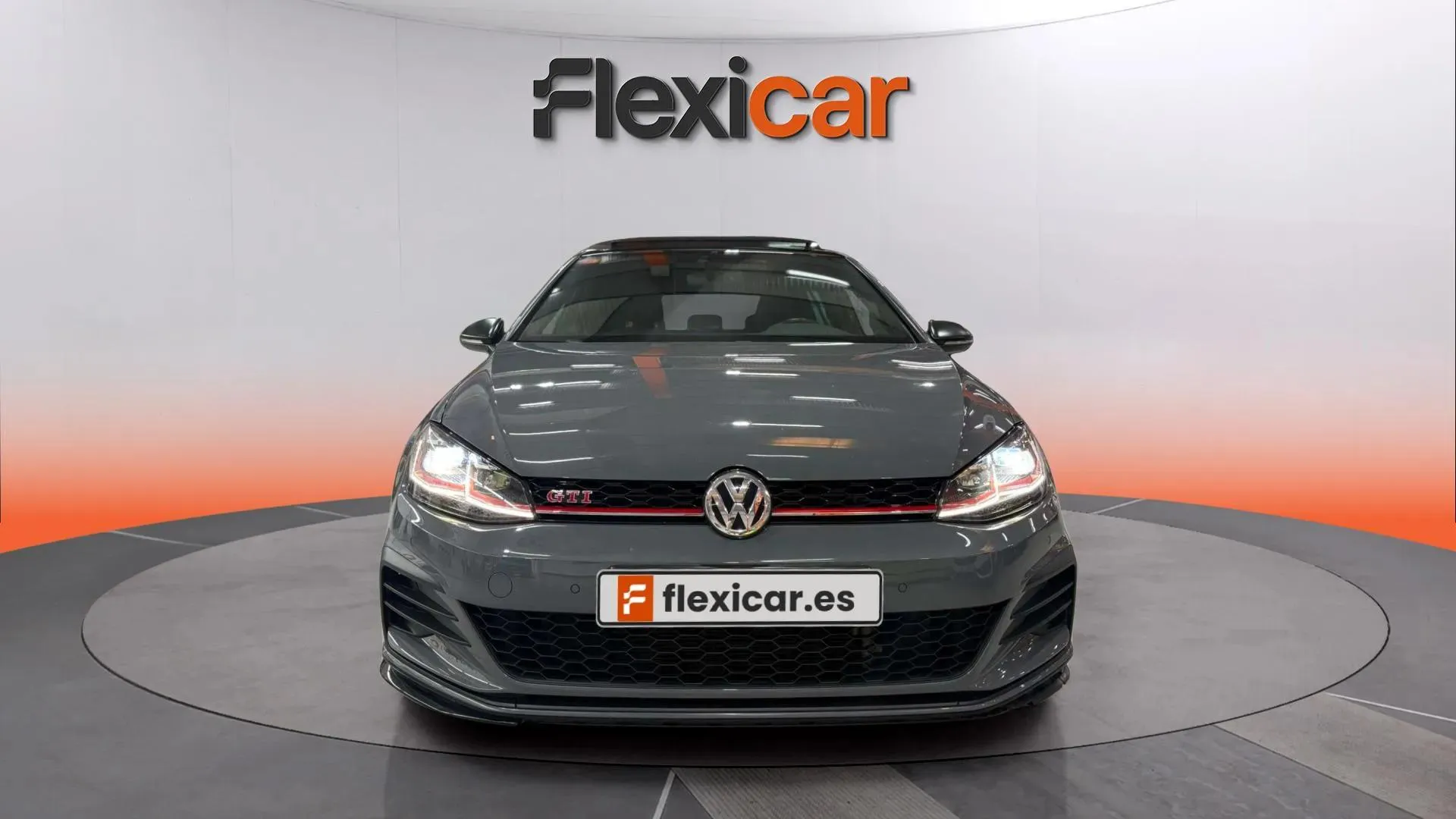 Volkswagen Golf GTI TCR 2.0 TSI DSG - foto 2