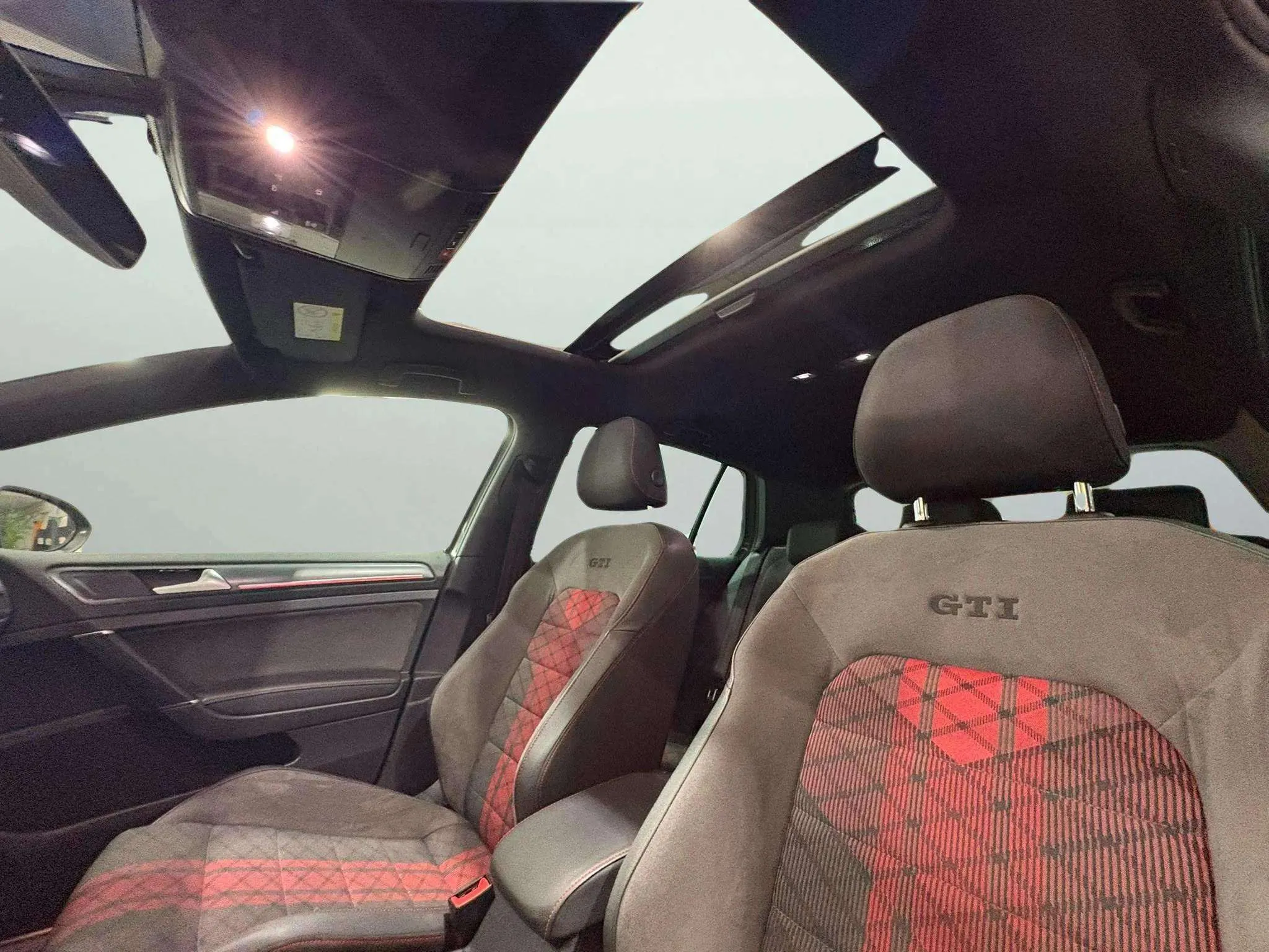 Volkswagen Golf GTI TCR 2.0 TSI DSG - foto 13