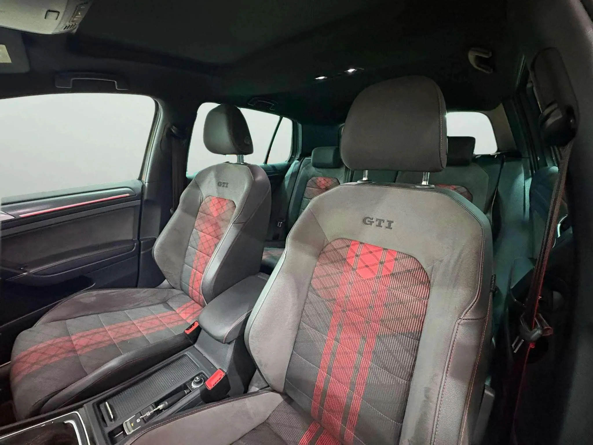 Volkswagen Golf GTI TCR 2.0 TSI DSG - foto 12