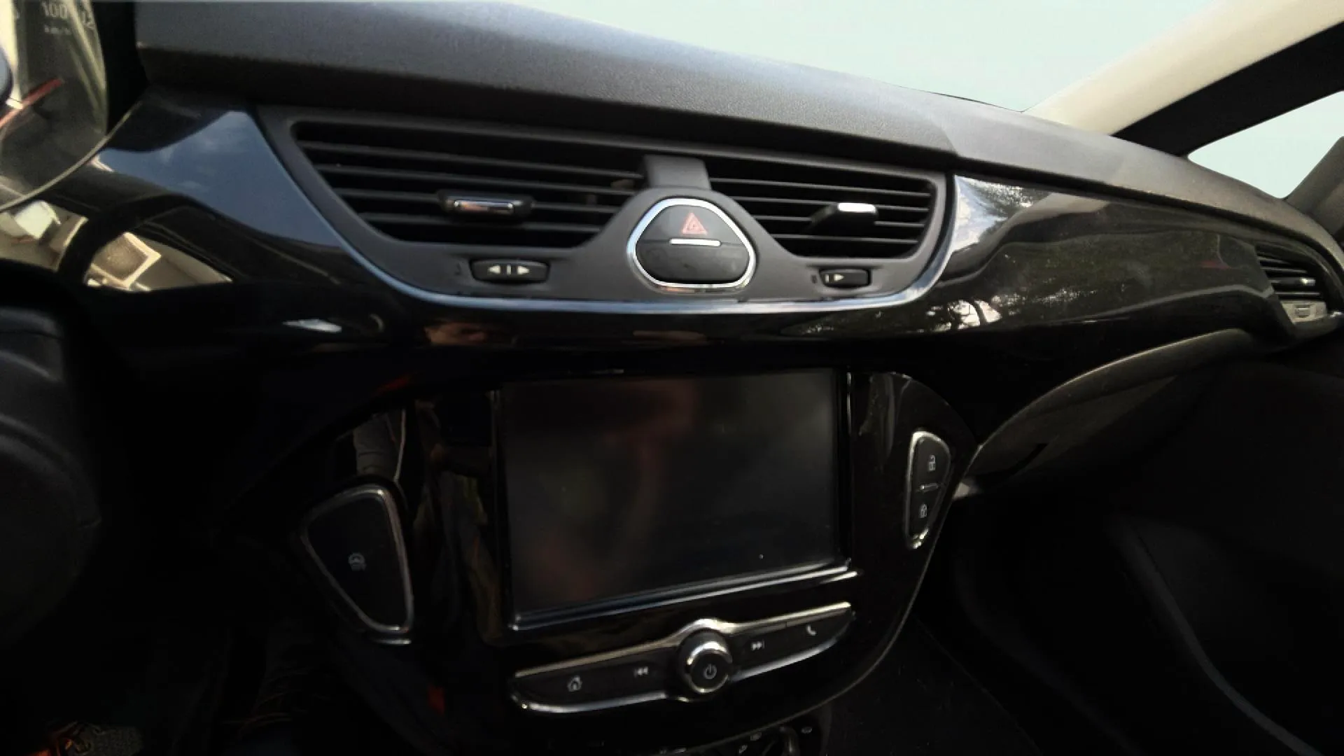 Opel Corsa 1.4 Selective - foto 18