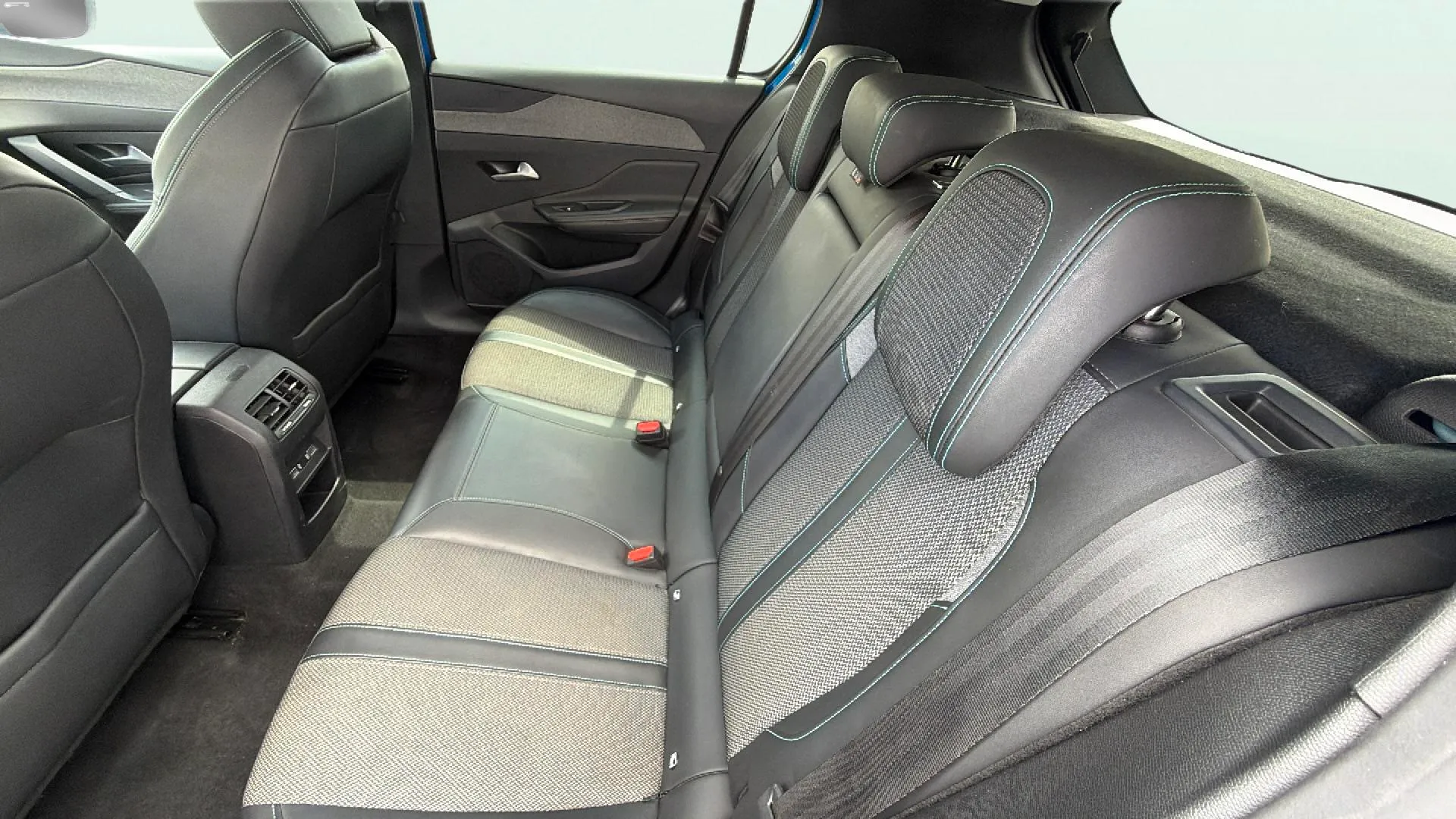 Peugeot 308 Allure Pack PureTech 130 EAT8 - foto 17