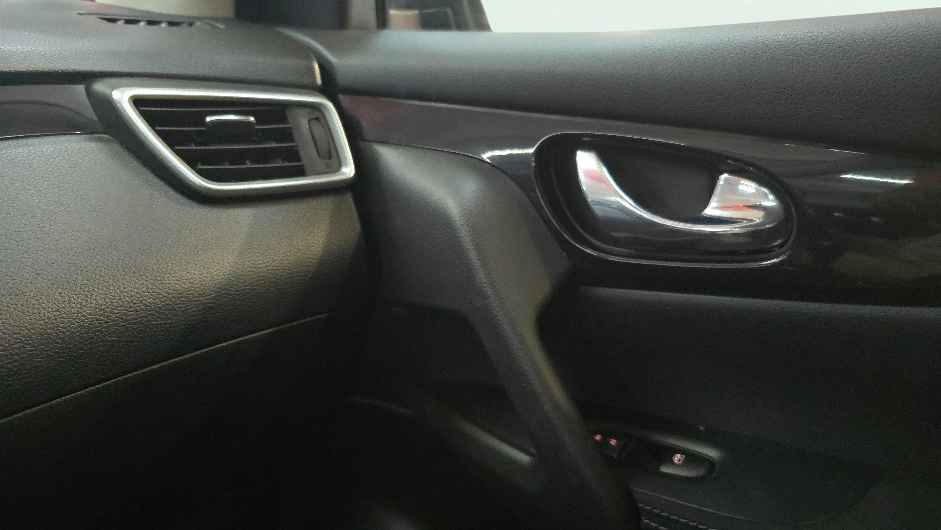Nissan Qashqai DIG-T E6D Visia - foto 25