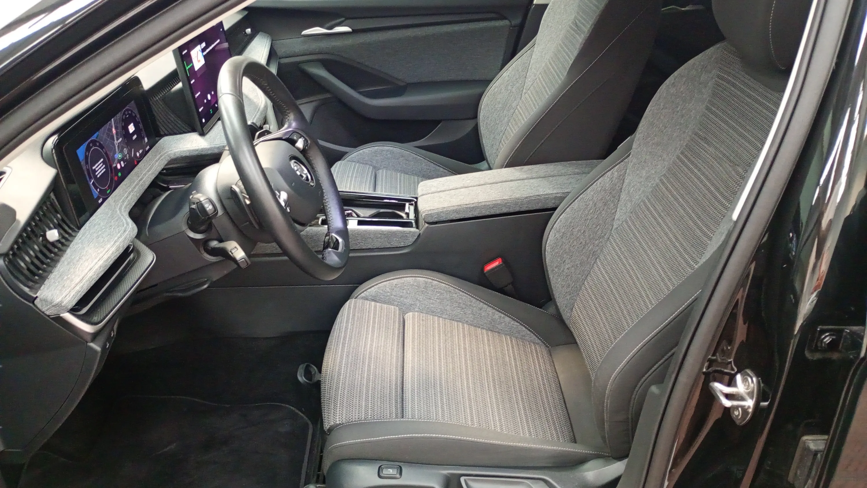 Škoda Superb Combi 1.5 TSI m-HEV DSG Selection - foto 22