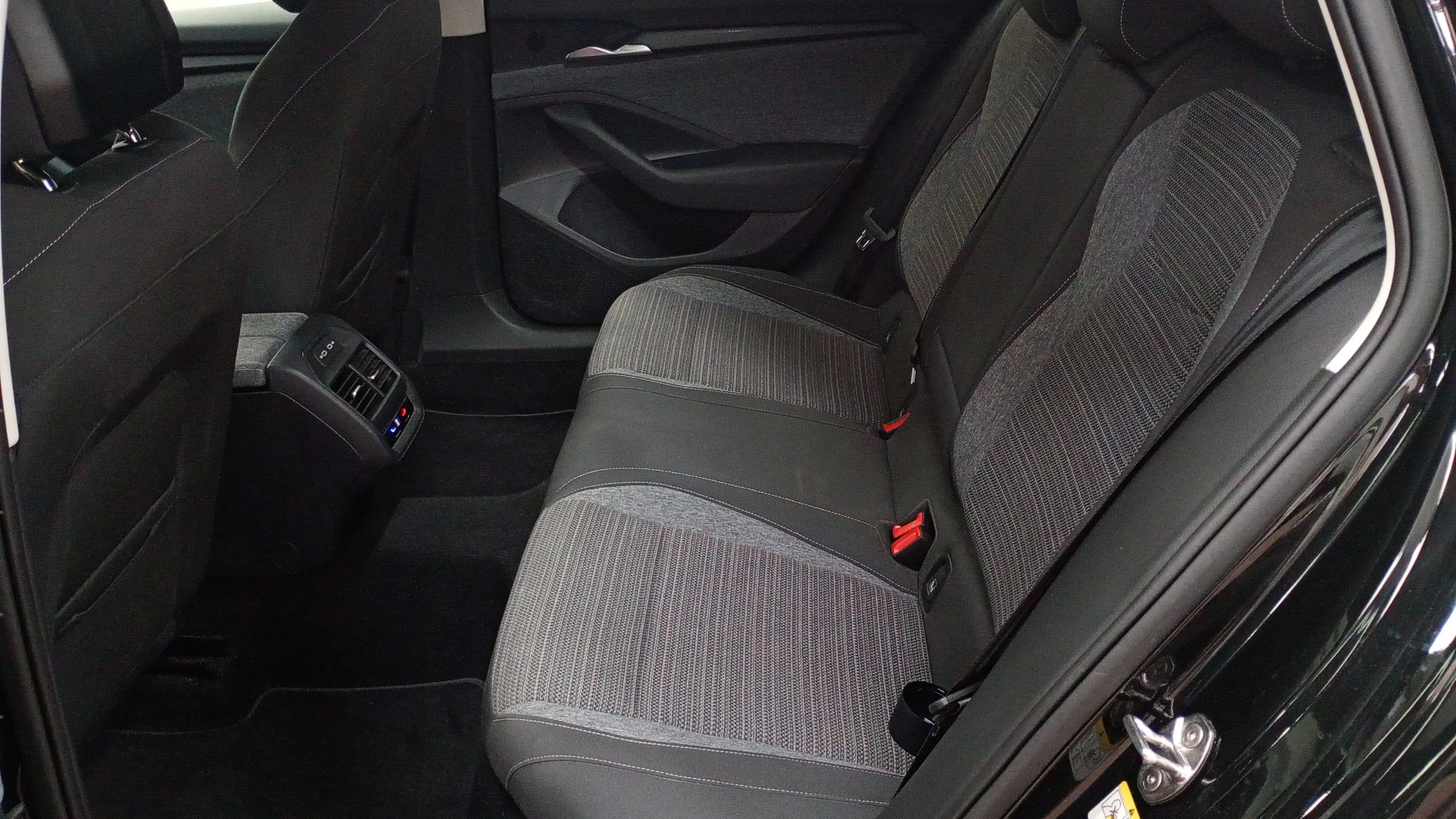 Škoda Superb Combi 1.5 TSI m-HEV DSG Selection - foto 26