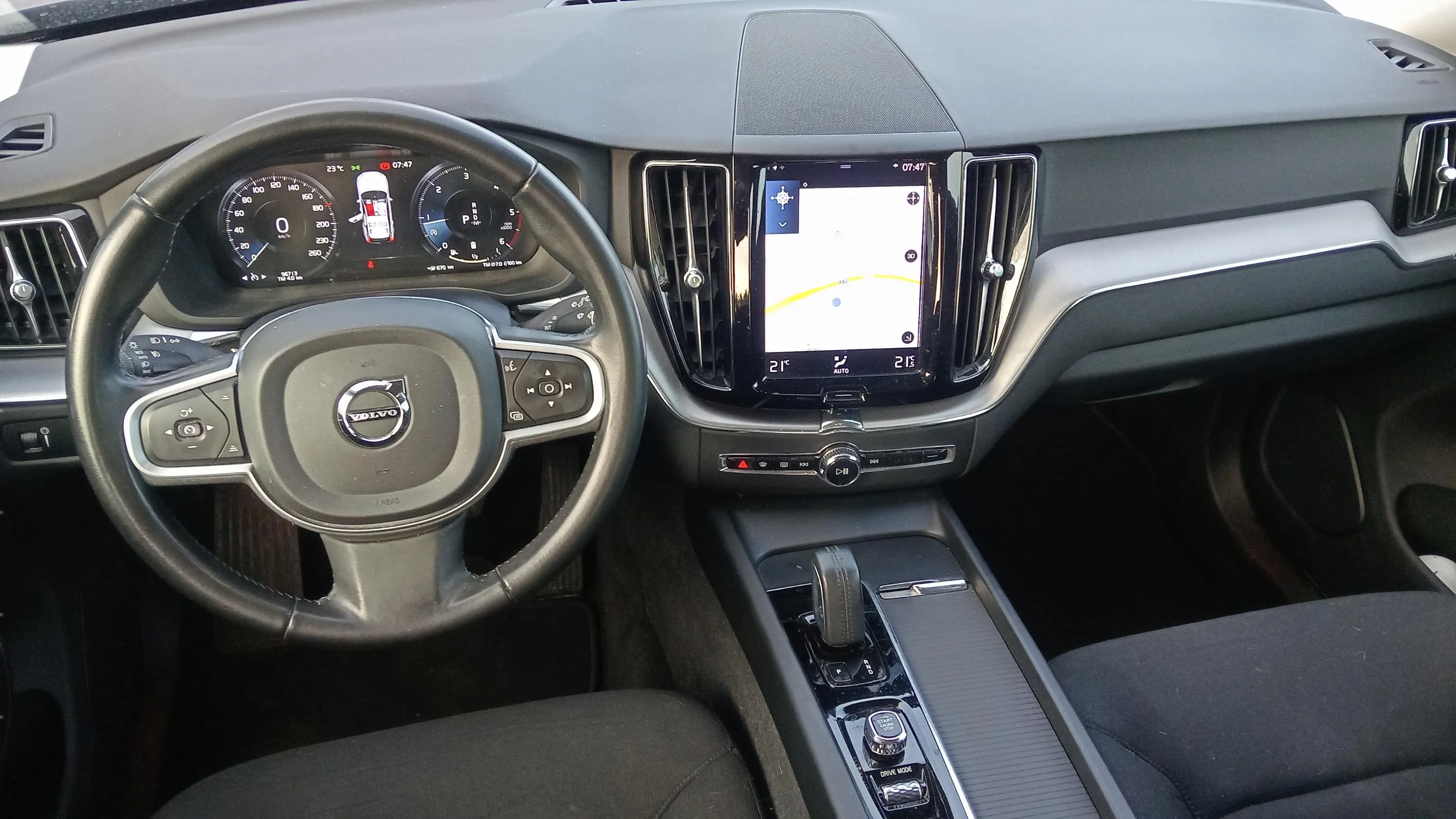Volvo XC60 2.0 B4 D Momentum Pro - foto 15
