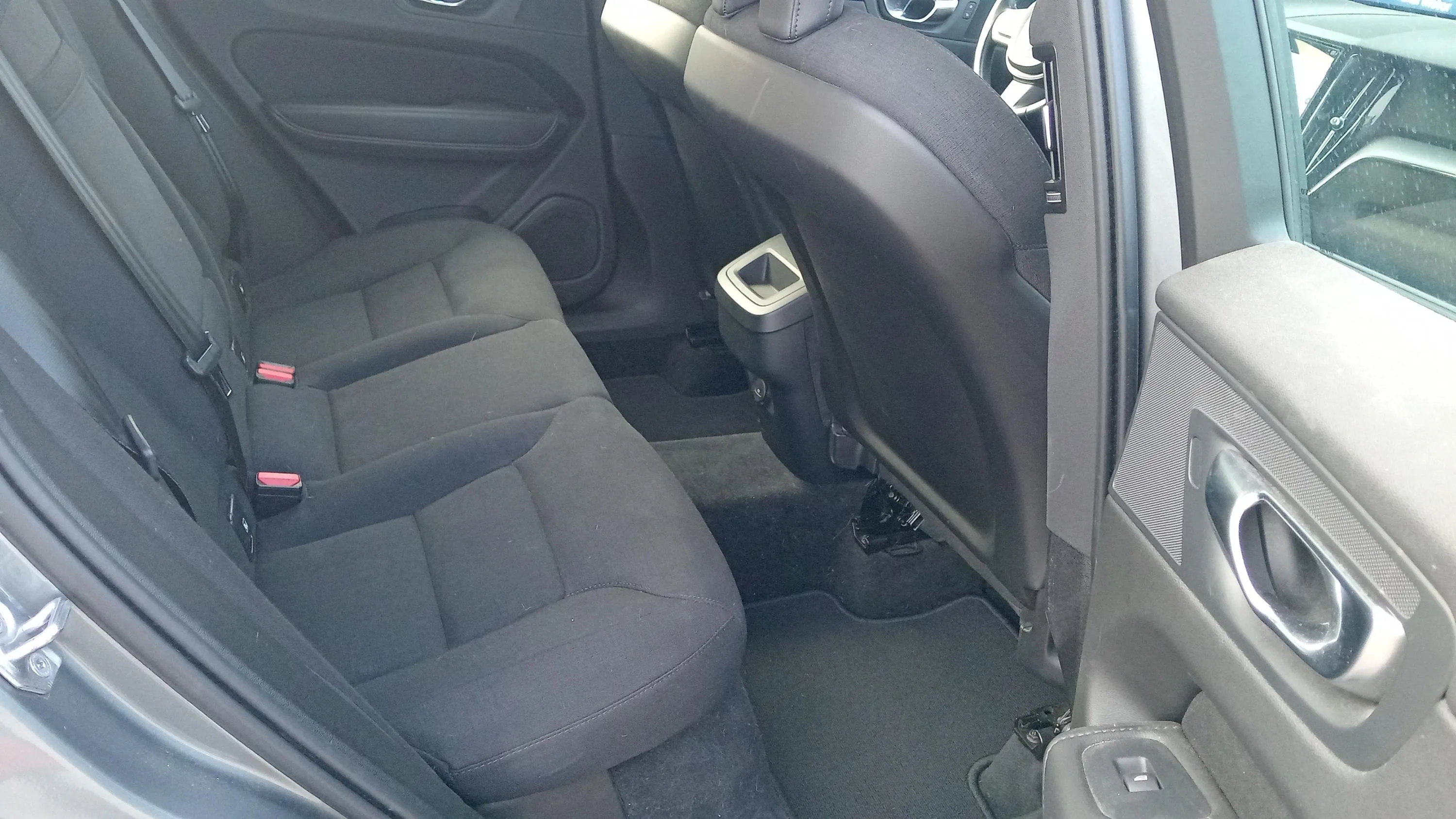 Volvo XC60 2.0 B4 D Momentum Pro - foto 18