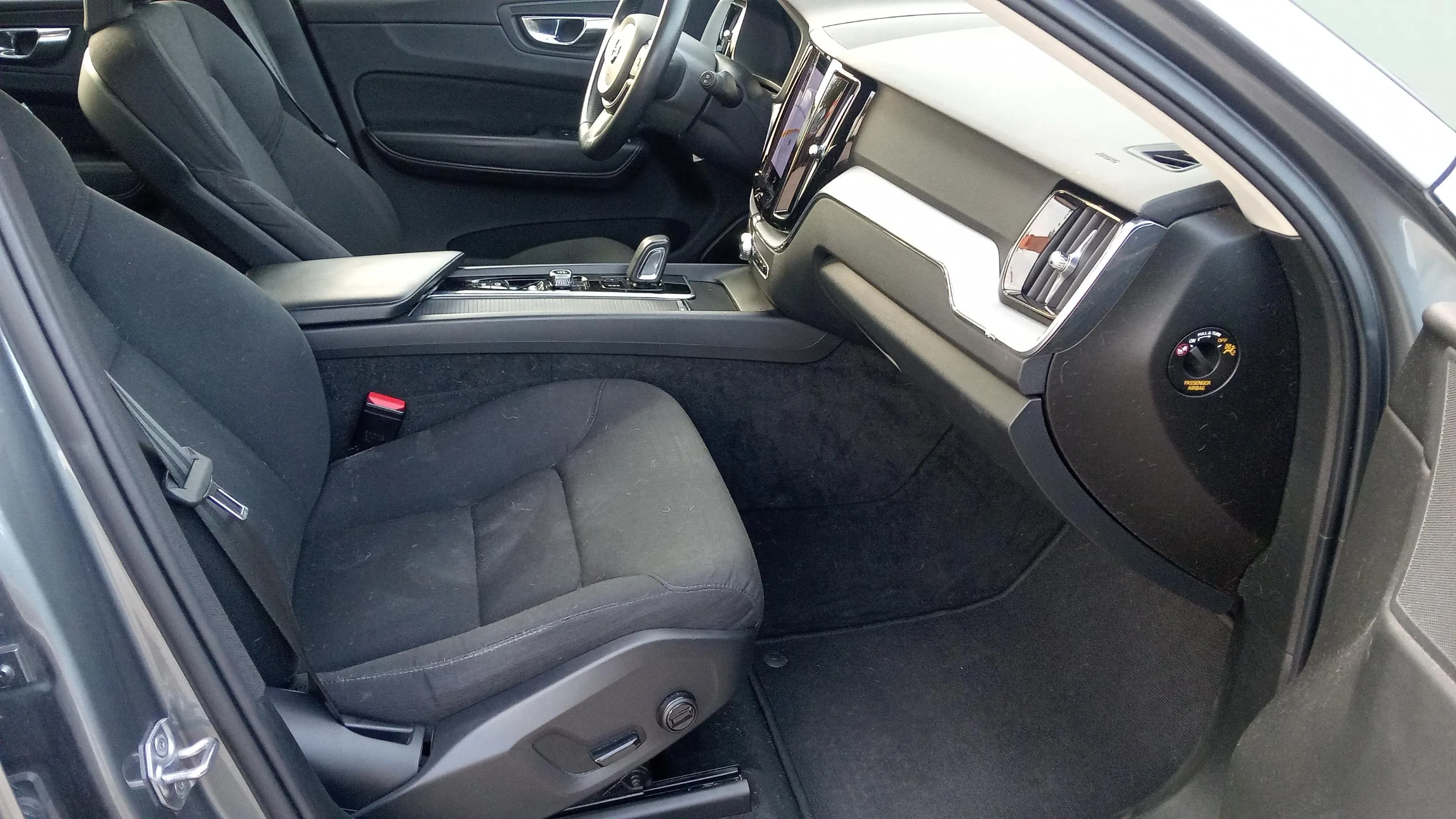 Volvo XC60 2.0 B4 D Momentum Pro - foto 17