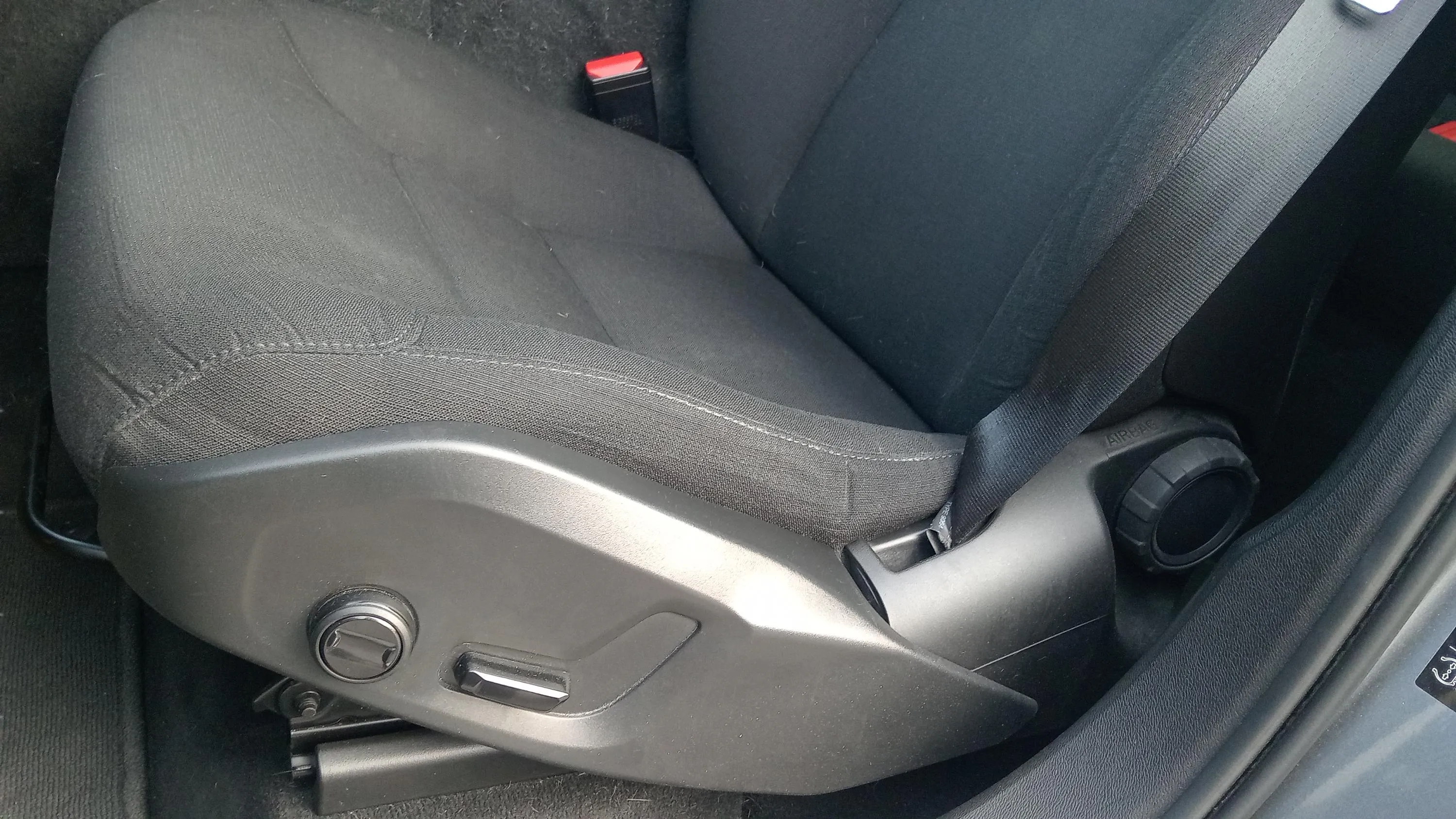 Volvo XC60 2.0 B4 D Momentum Pro - foto 22