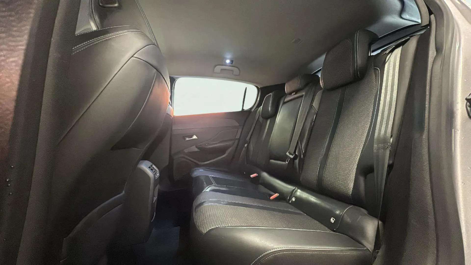 Peugeot 308 Allure Pack PureTech 130 EAT8 - foto 12