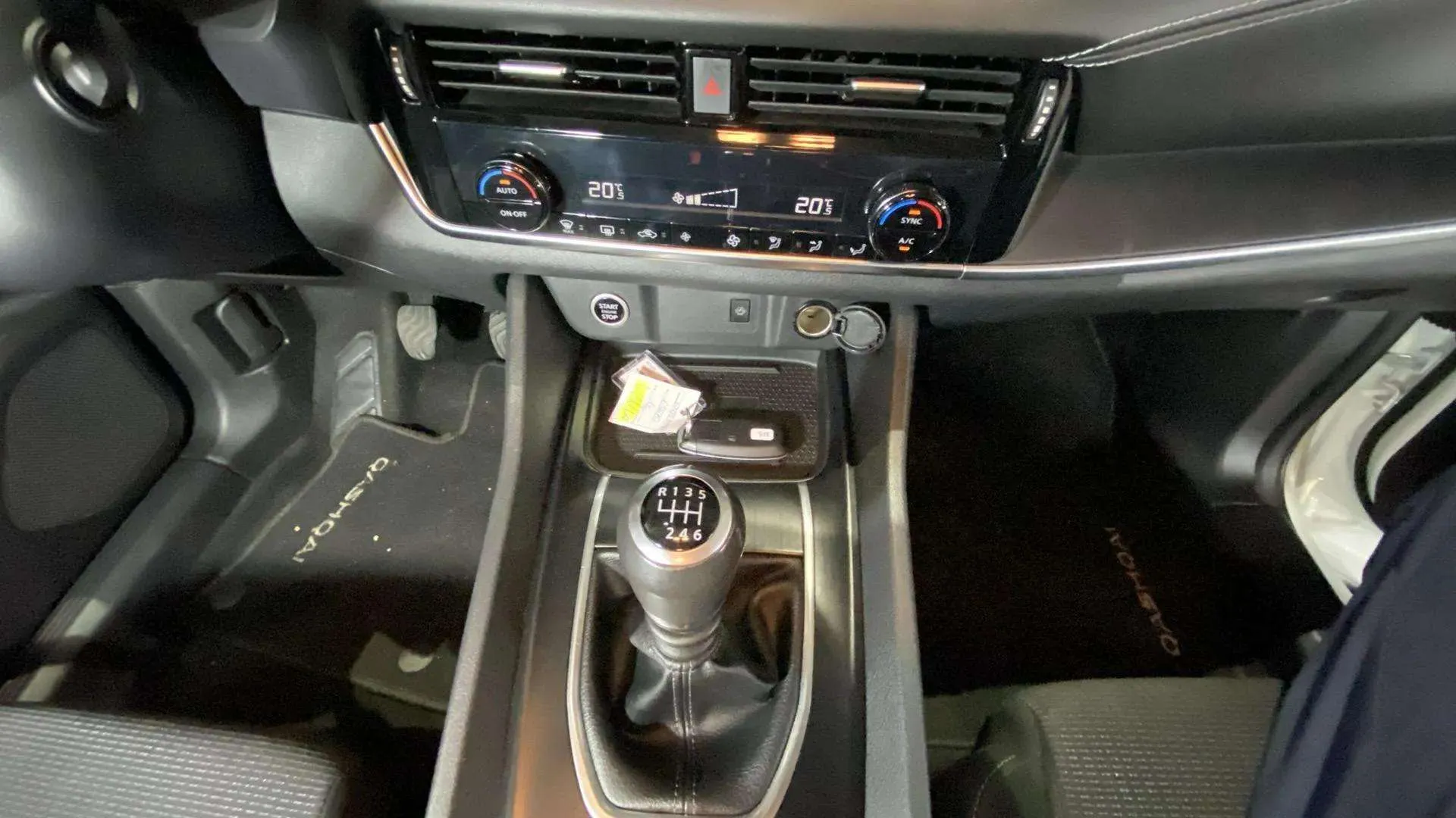 Nissan Qashqai DIG-T mHEV 4x2 Acenta - foto 29