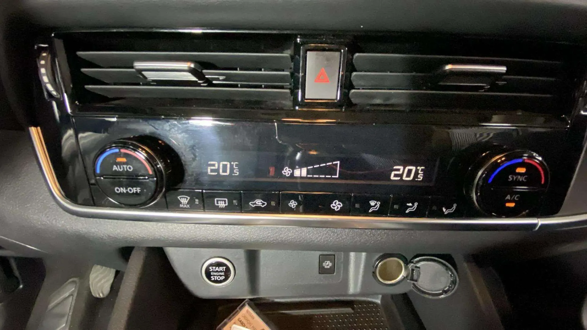 Nissan Qashqai DIG-T mHEV 4x2 Acenta - foto 28