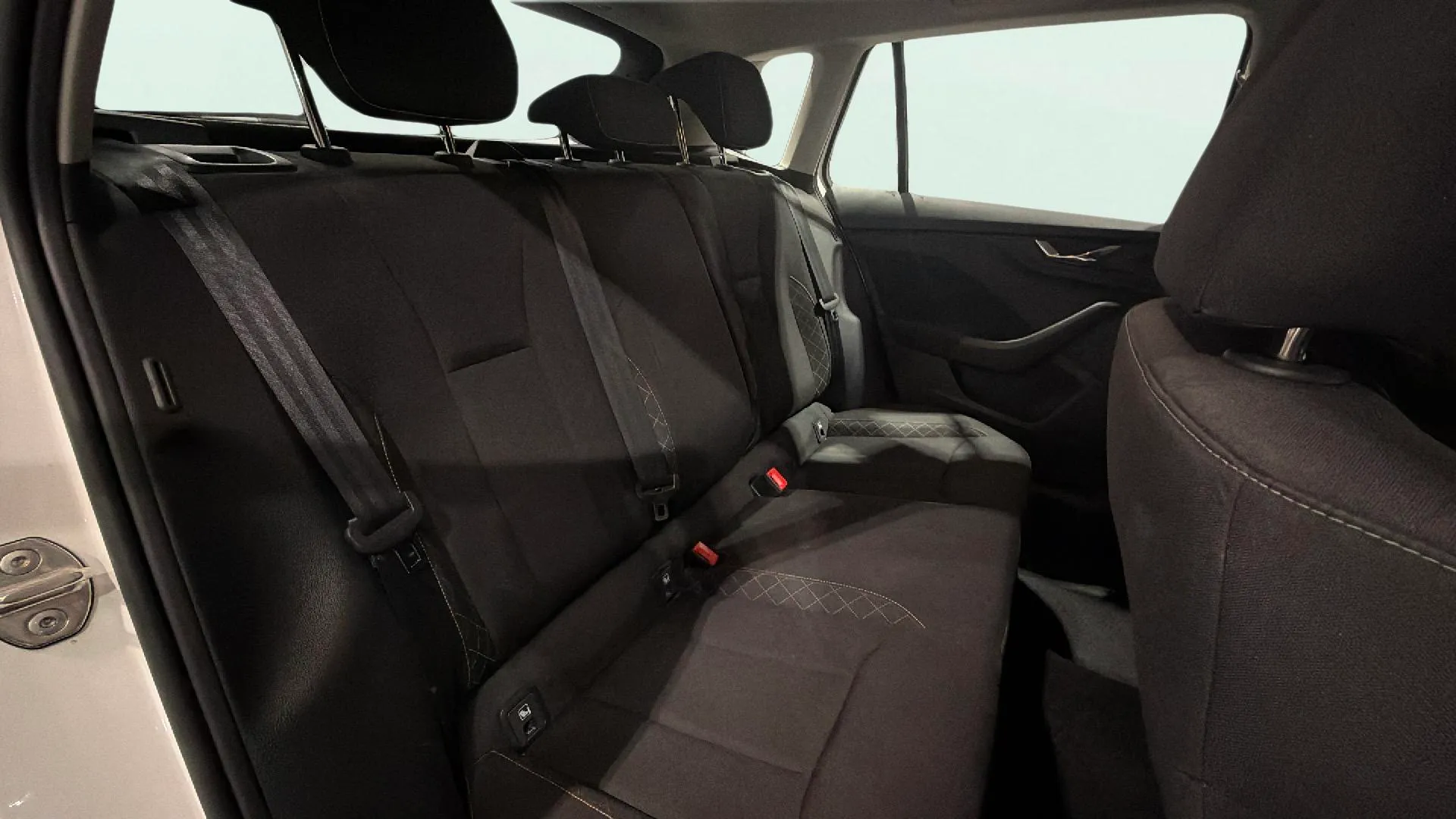 Škoda Kamiq 1.0 TSI Ambition - foto 16