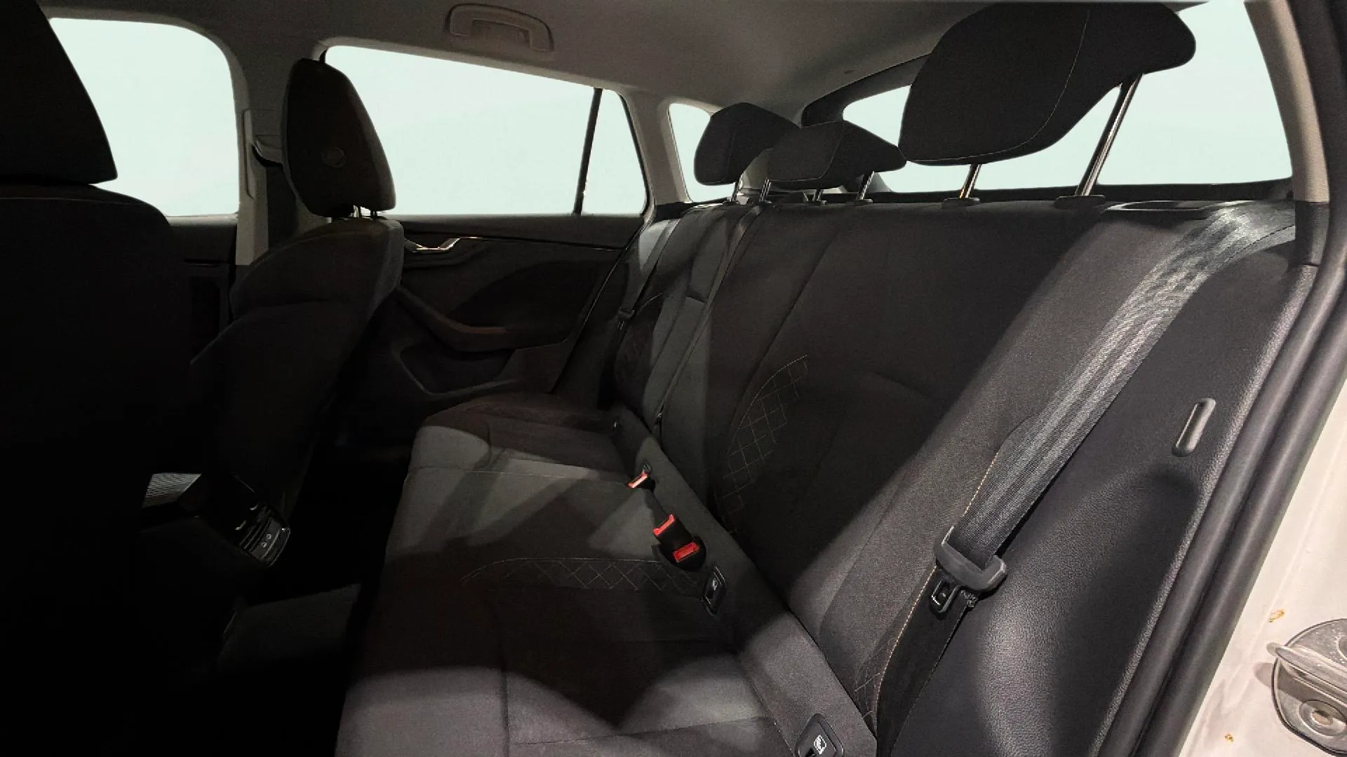 Škoda Kamiq 1.0 TSI Ambition - foto 17