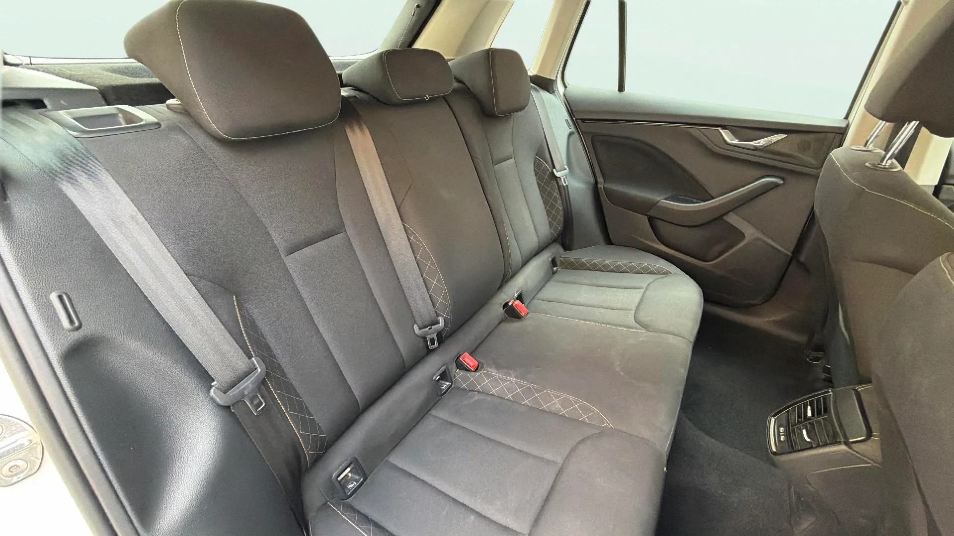 Škoda Kamiq 1.0 TSI Ambition - foto 16