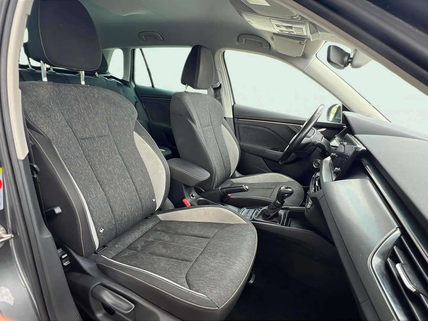 Škoda Kamiq 1.0 TSI DSG Ambition - foto 16
