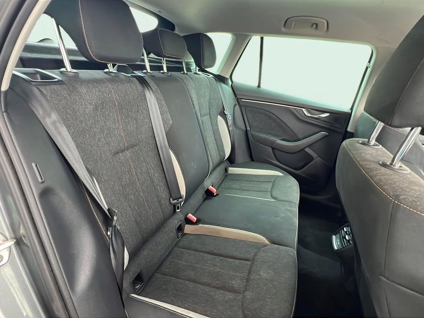 Škoda Kamiq 1.0 TSI DSG Ambition - foto 15