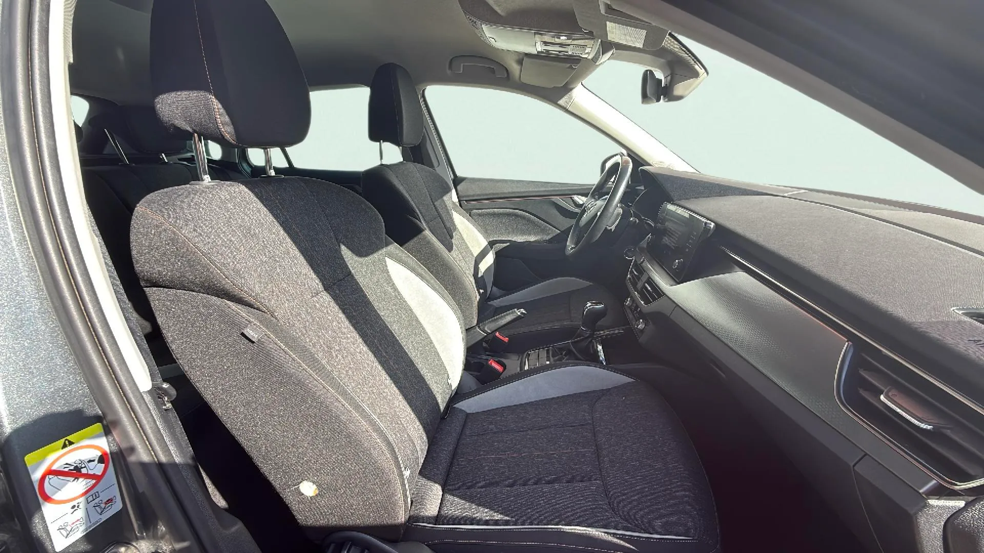 Škoda Kamiq 1.0 TSI DSG Ambition - foto 17