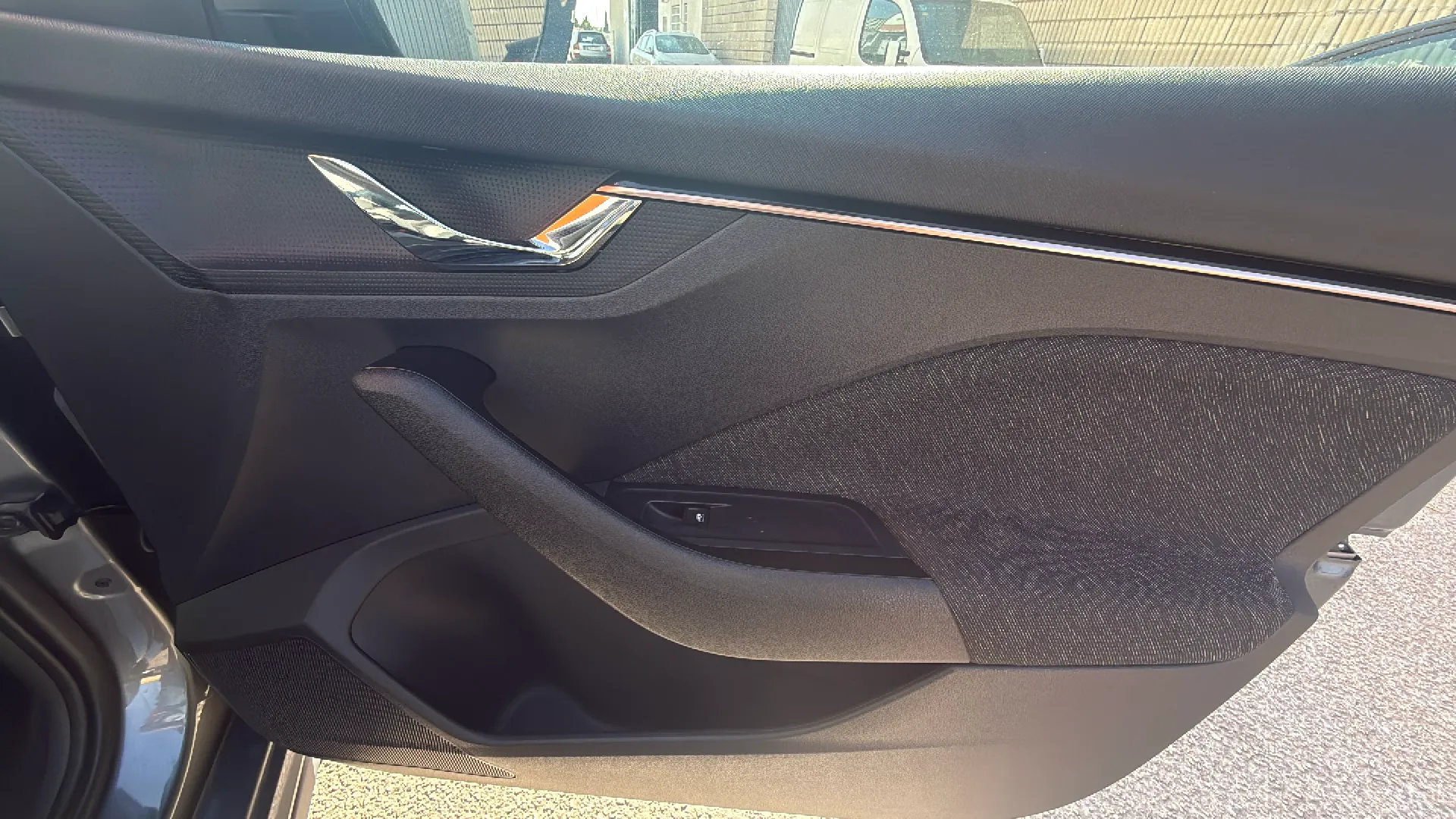 Škoda Kamiq 1.0 TSI DSG Ambition - foto 18