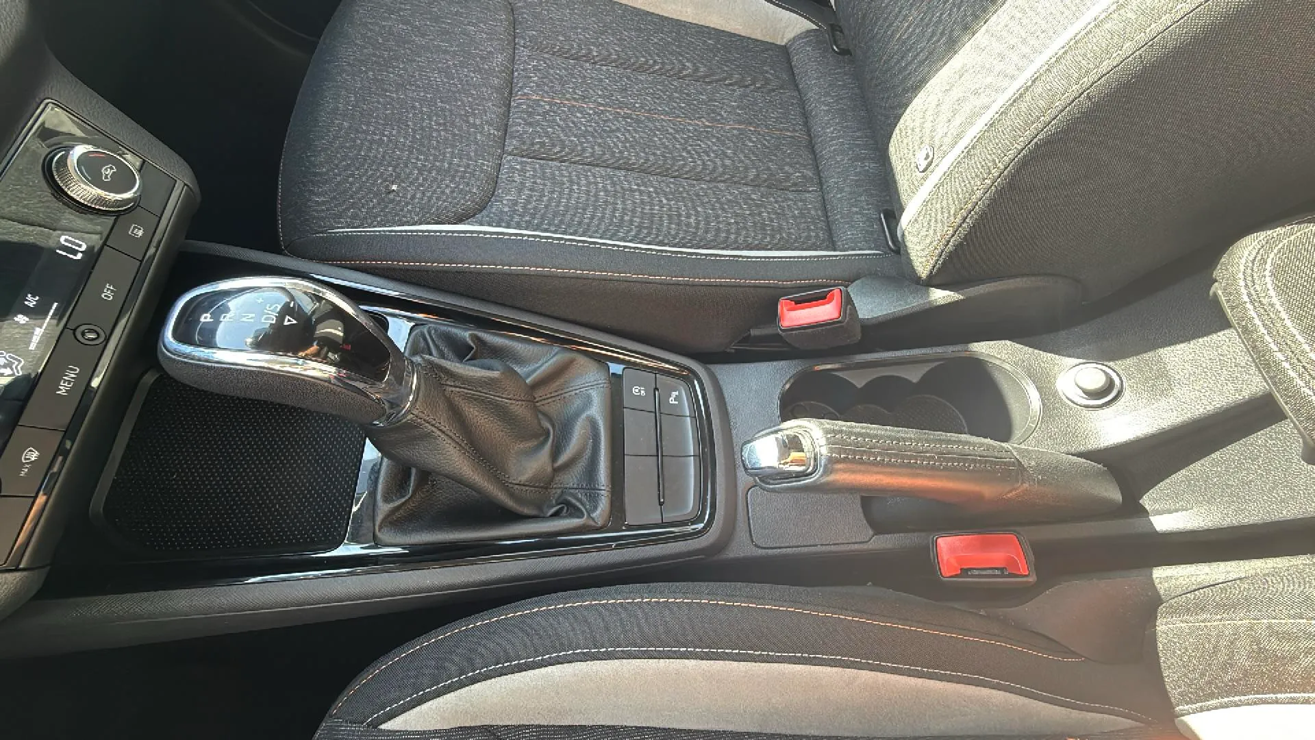 Škoda Kamiq 1.0 TSI DSG Ambition - foto 16