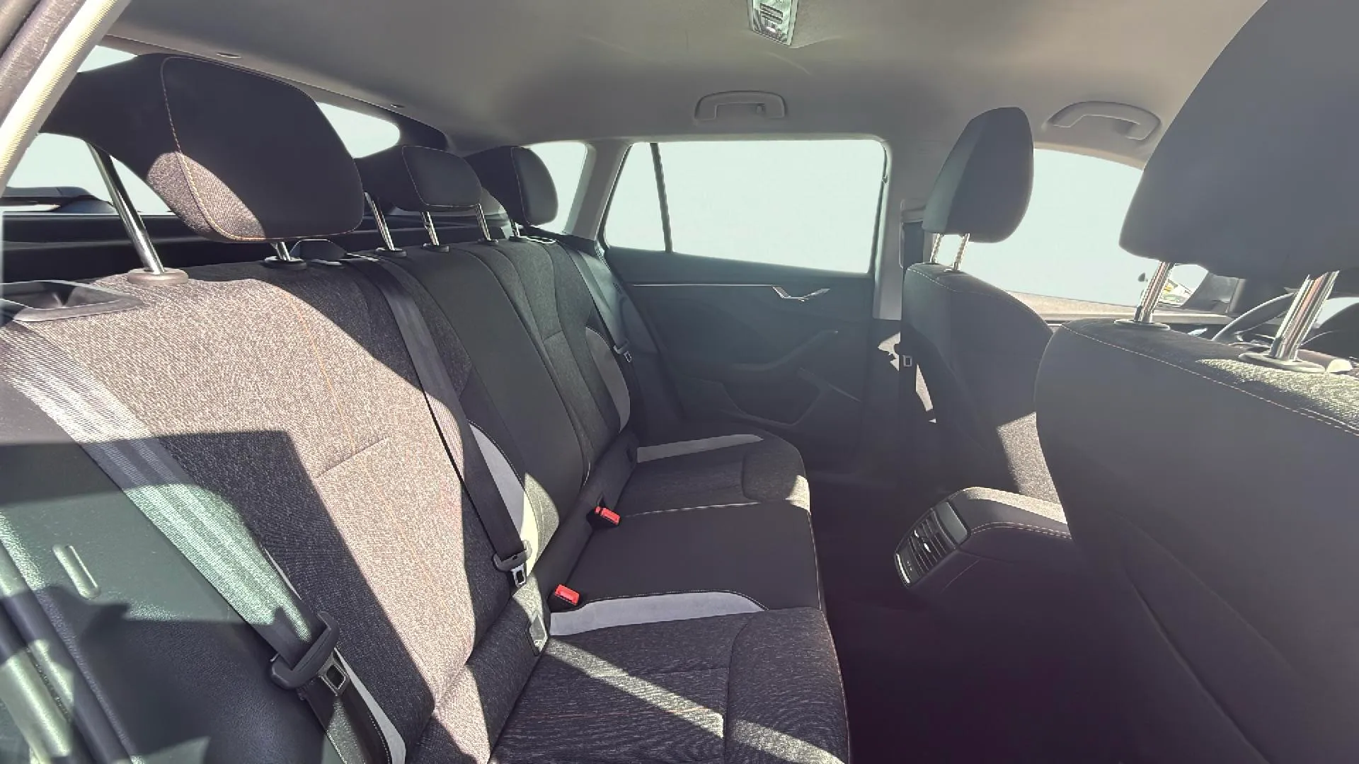 Škoda Kamiq 1.0 TSI DSG Ambition - foto 21