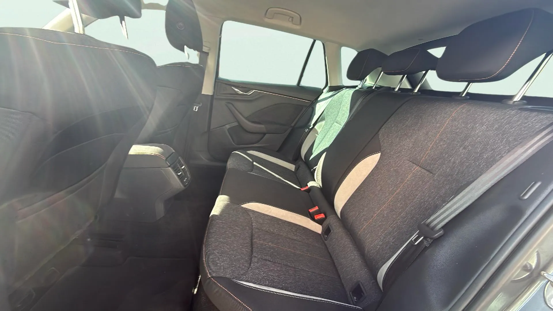 Škoda Kamiq 1.0 TSI DSG Ambition - foto 19