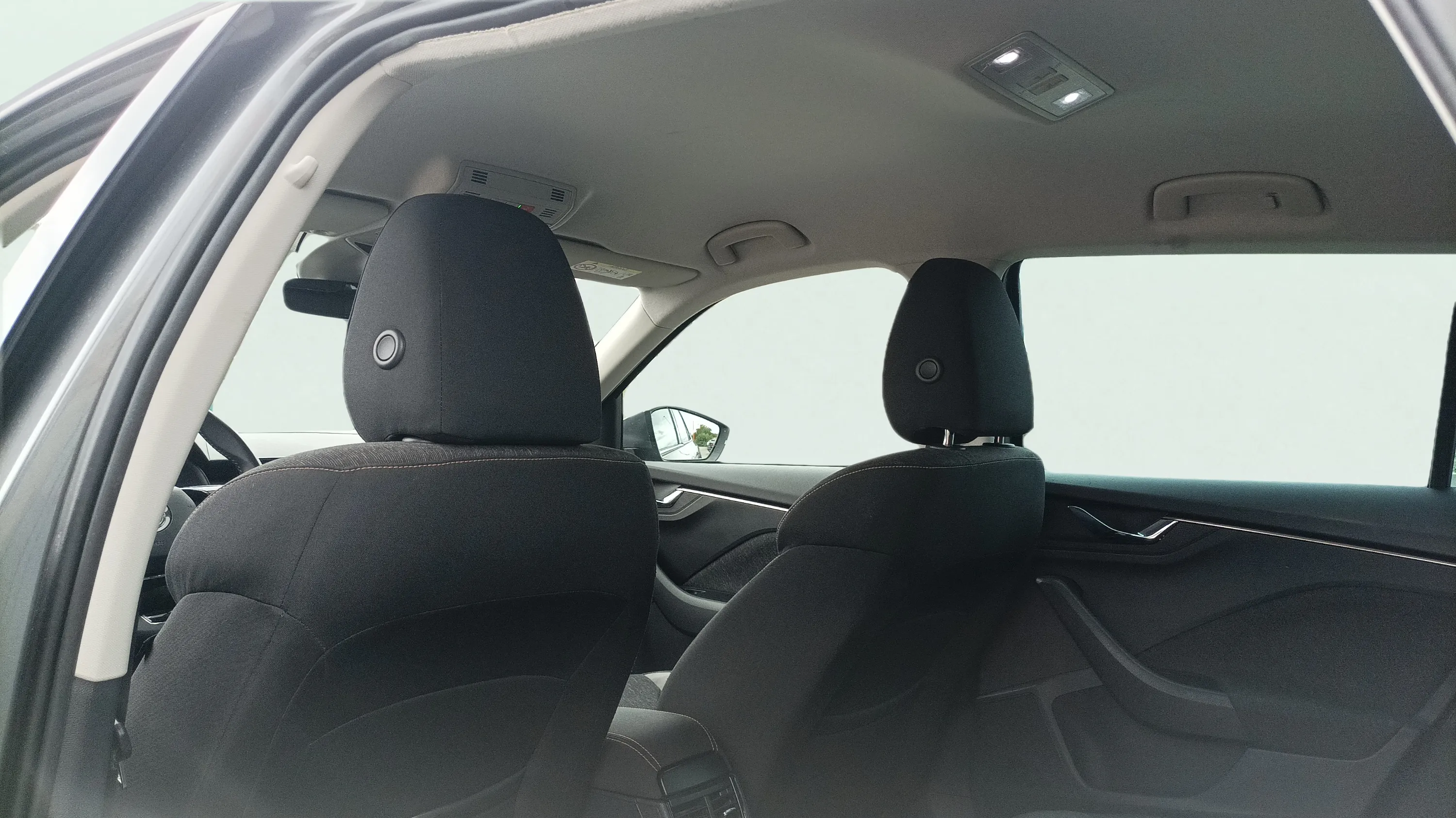 Škoda Kamiq 1.0 TSI Style - foto 21