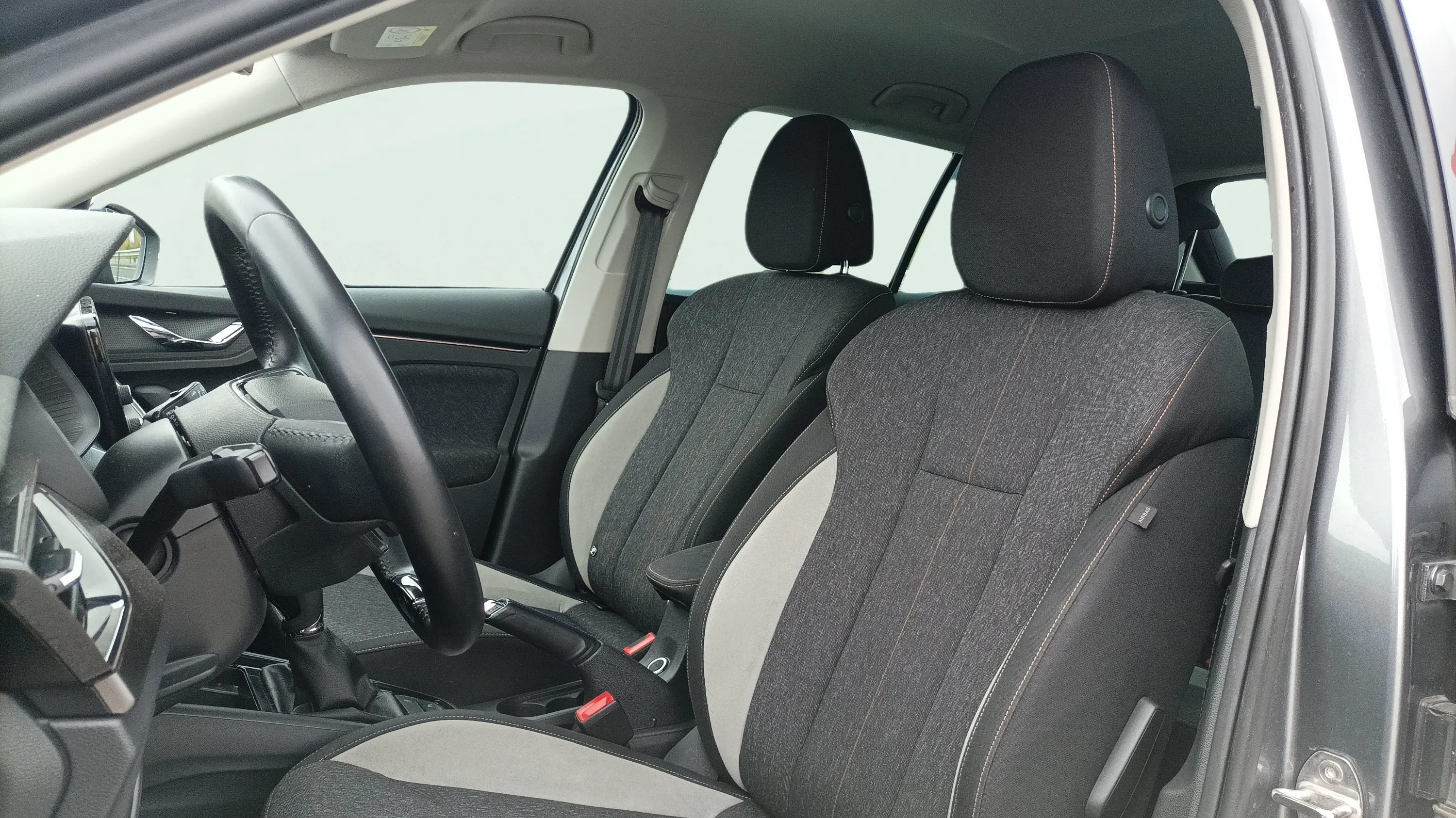 Škoda Kamiq 1.0 TSI Style - foto 17