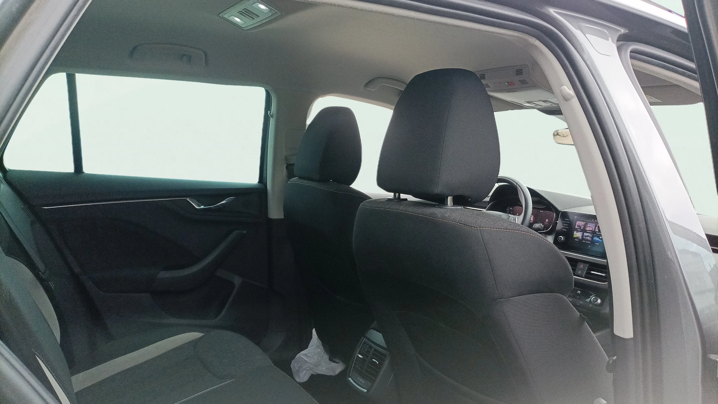 Škoda Kamiq 1.0 TSI Style - foto 18