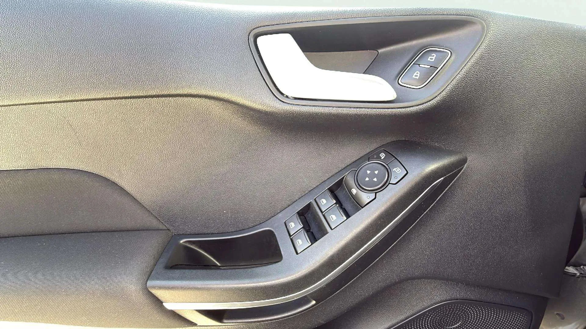 Ford Fiesta 1.0 EcoBoost MHEV ST-Line - foto 21