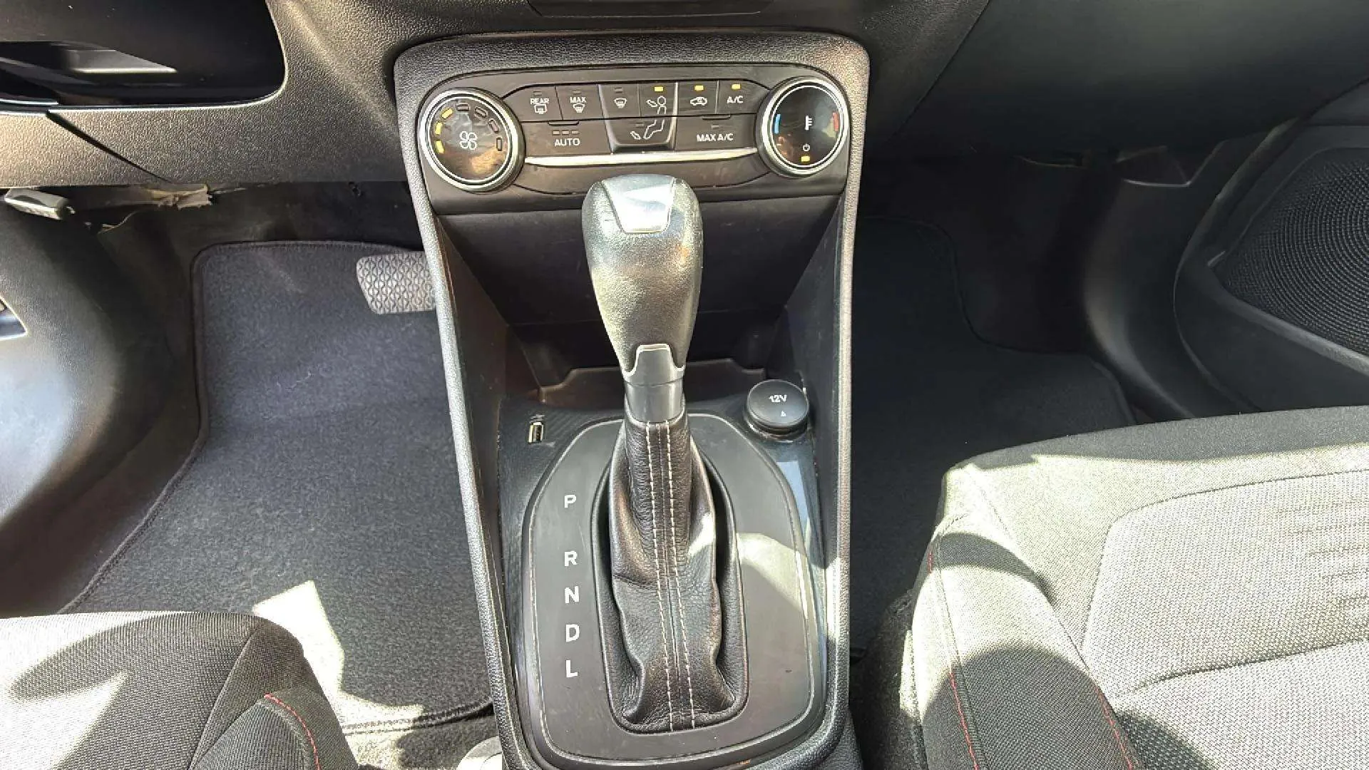 Ford Fiesta 1.0 EcoBoost MHEV ST-Line - foto 20