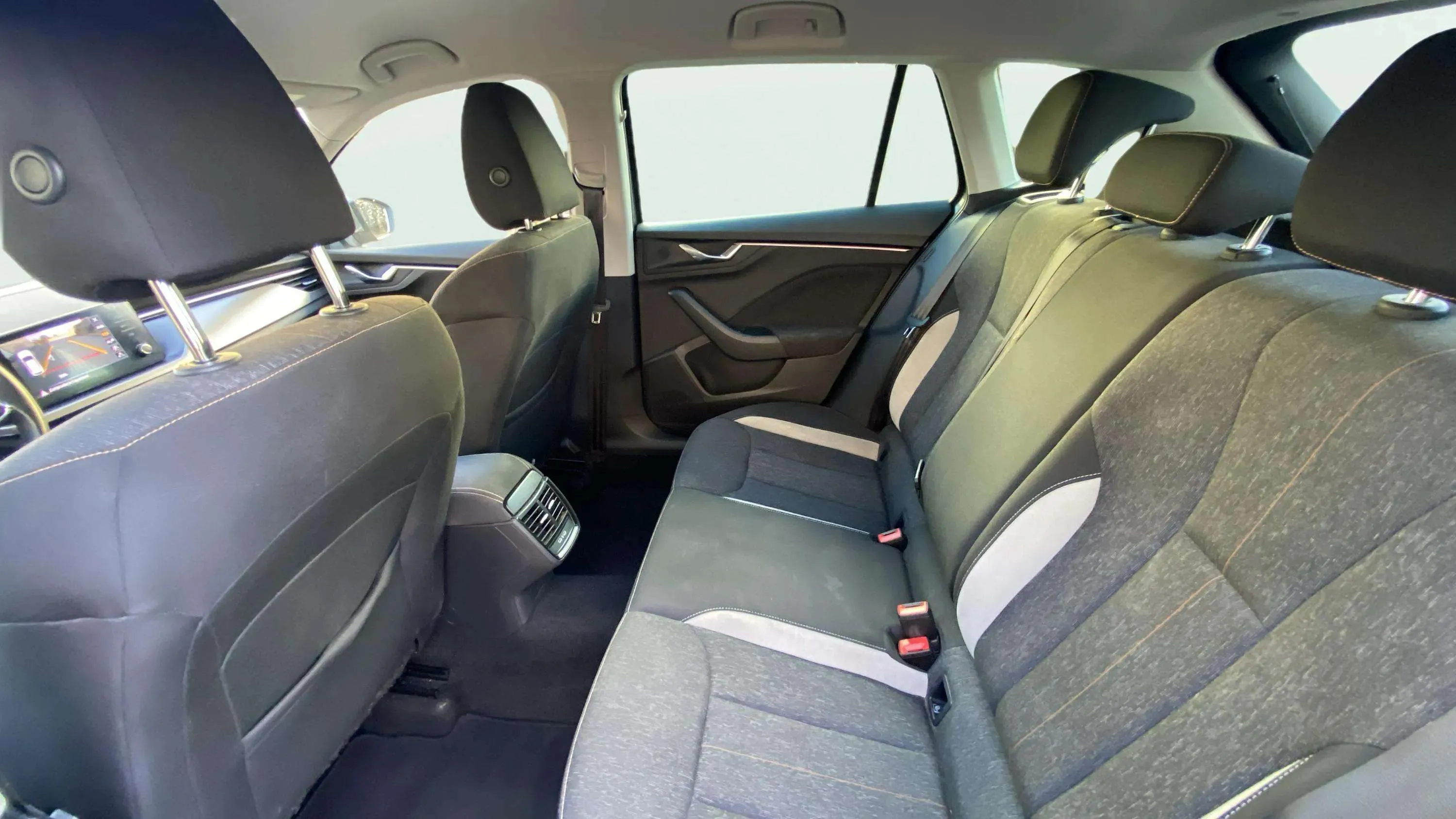 Škoda Kamiq 1.0 TSI Style - foto 14